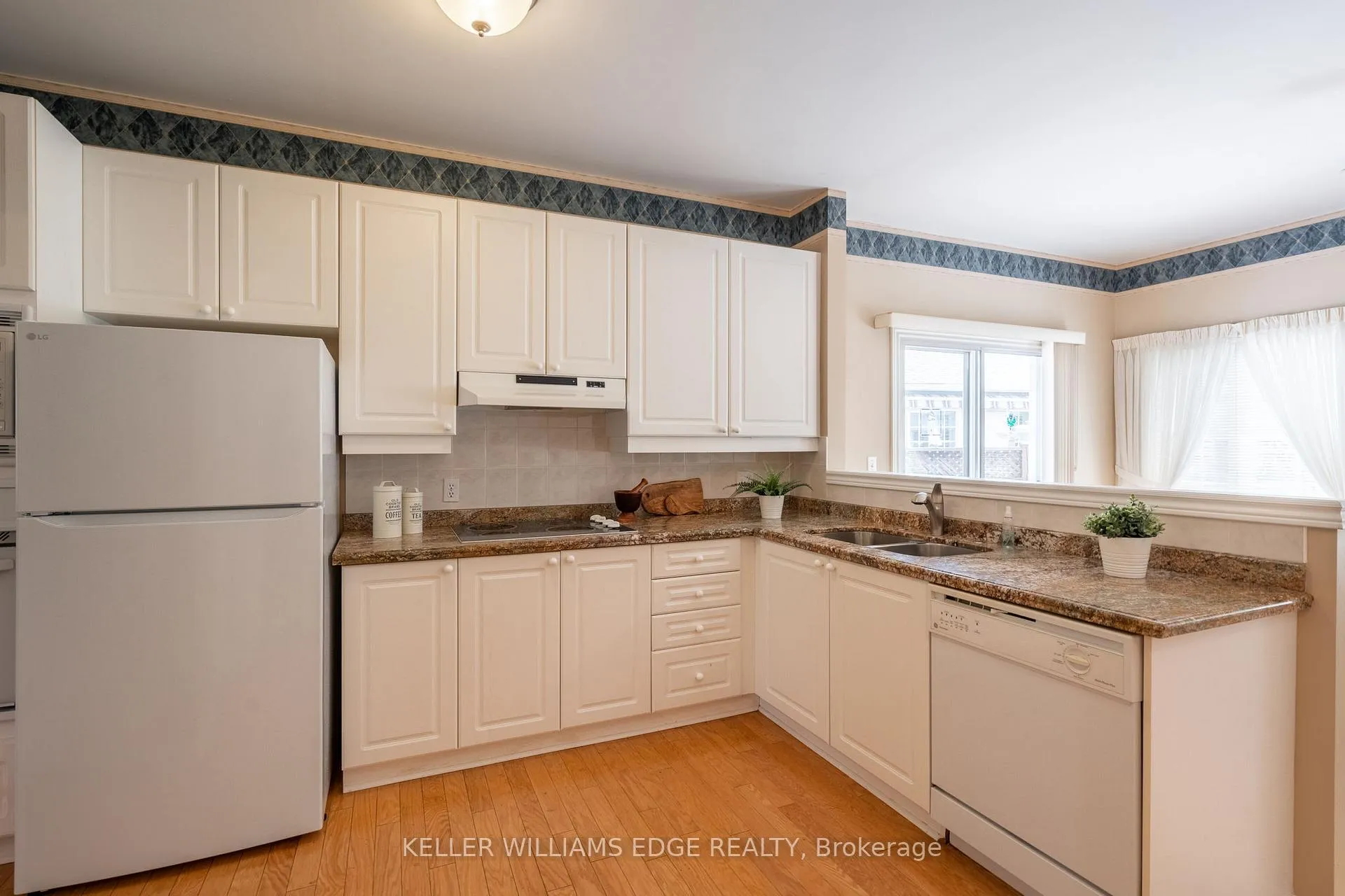 Photo 6 of 281 Silverbirch Boulevard, Hamilton, Rural Glanbrook — HOMEH