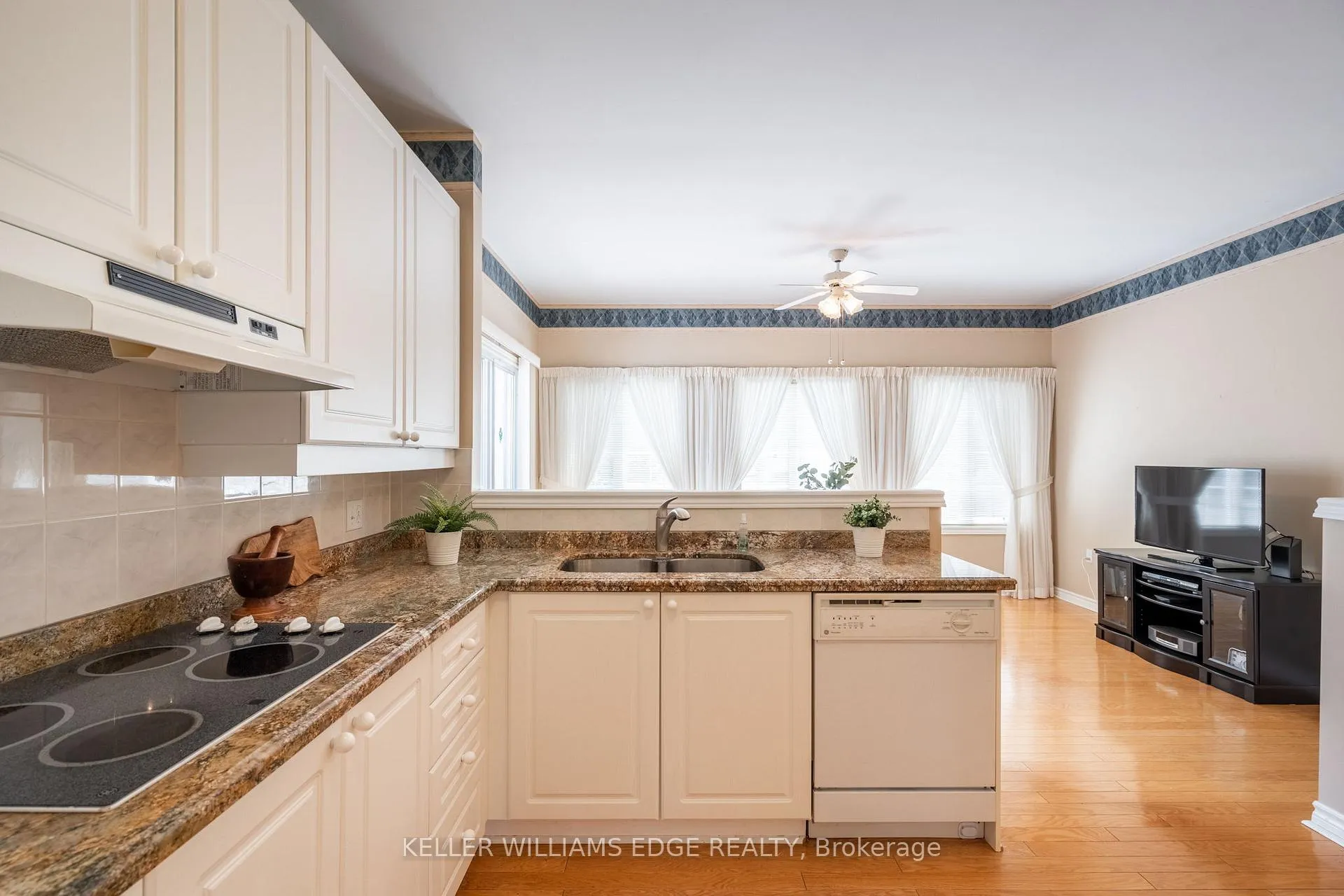 Photo 8 of 281 Silverbirch Boulevard, Hamilton, Rural Glanbrook — HOMEH