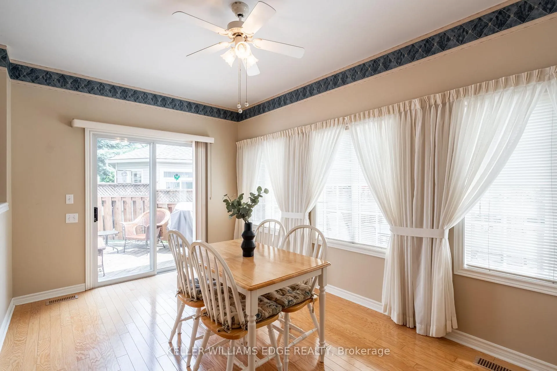 Photo 10 of 281 Silverbirch Boulevard, Hamilton, Rural Glanbrook — HOMEH