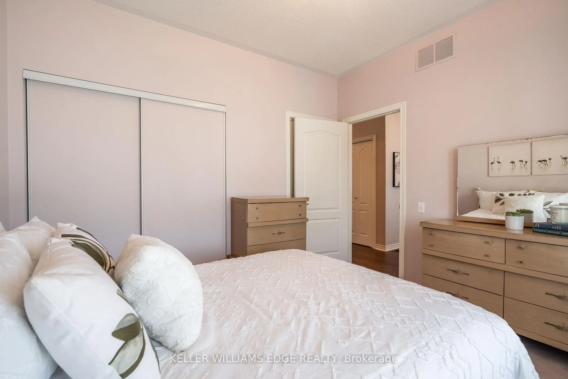 Photo 14 of 281 Silverbirch Boulevard, Hamilton, Rural Glanbrook — HOMEH