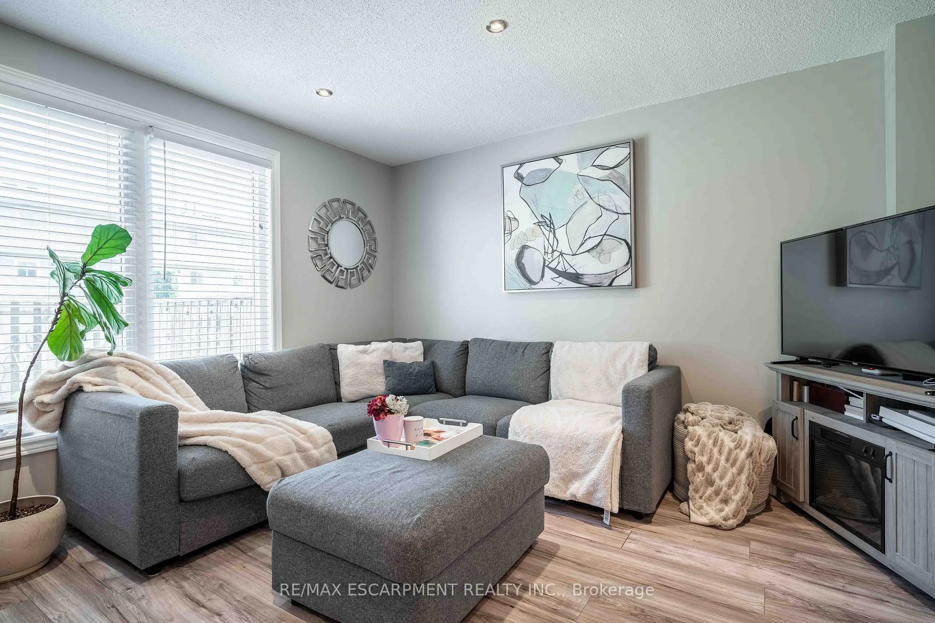 Photo 4 of Unit 33, 1396 Upper Ottawa Street, Hamilton, Quinndale — HOMEH