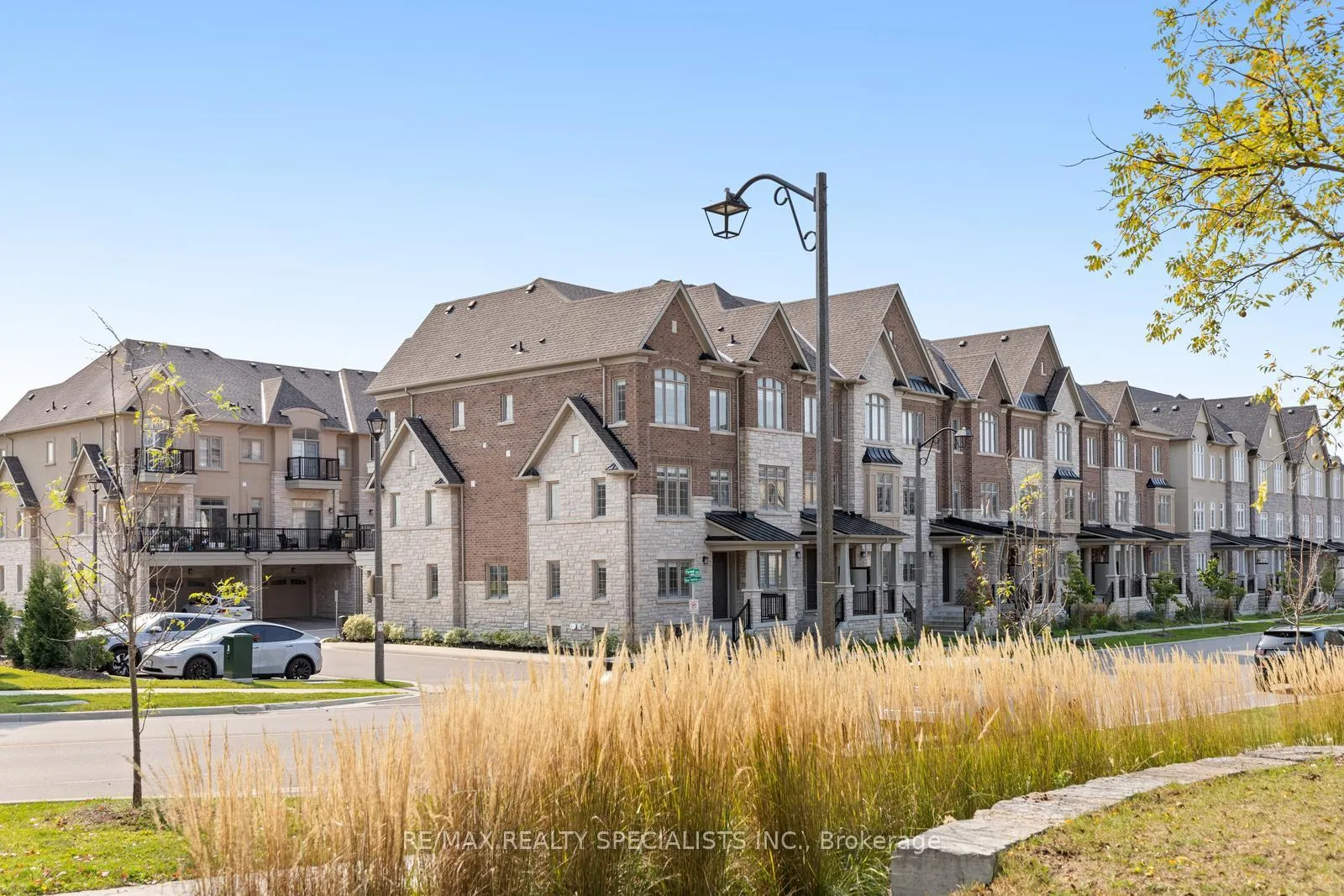 Photo 4 of 39 New Yorkton Avenue, Markham, Angus Glen — HOMEH