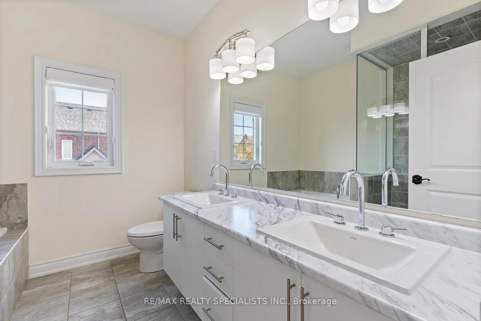 Photo 28 of 39 New Yorkton Avenue, Markham, Angus Glen — HOMEH