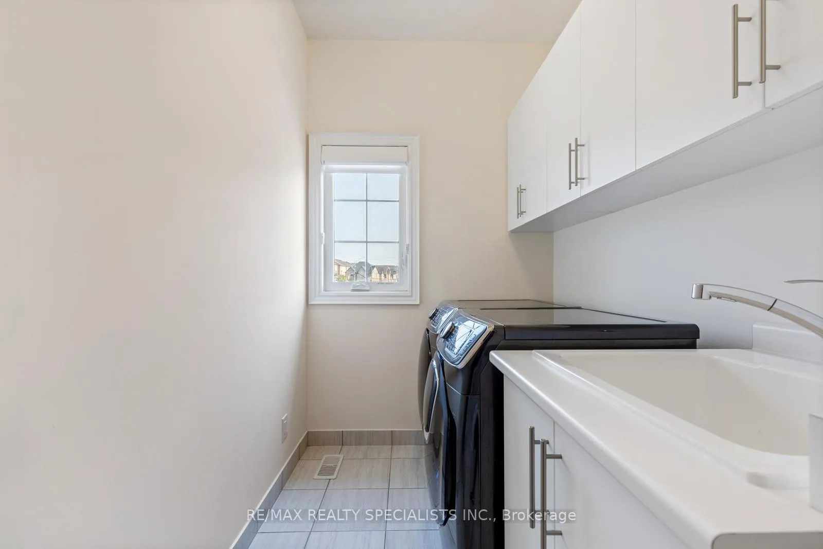 Photo 33 of 39 New Yorkton Avenue, Markham, Angus Glen — HOMEH
