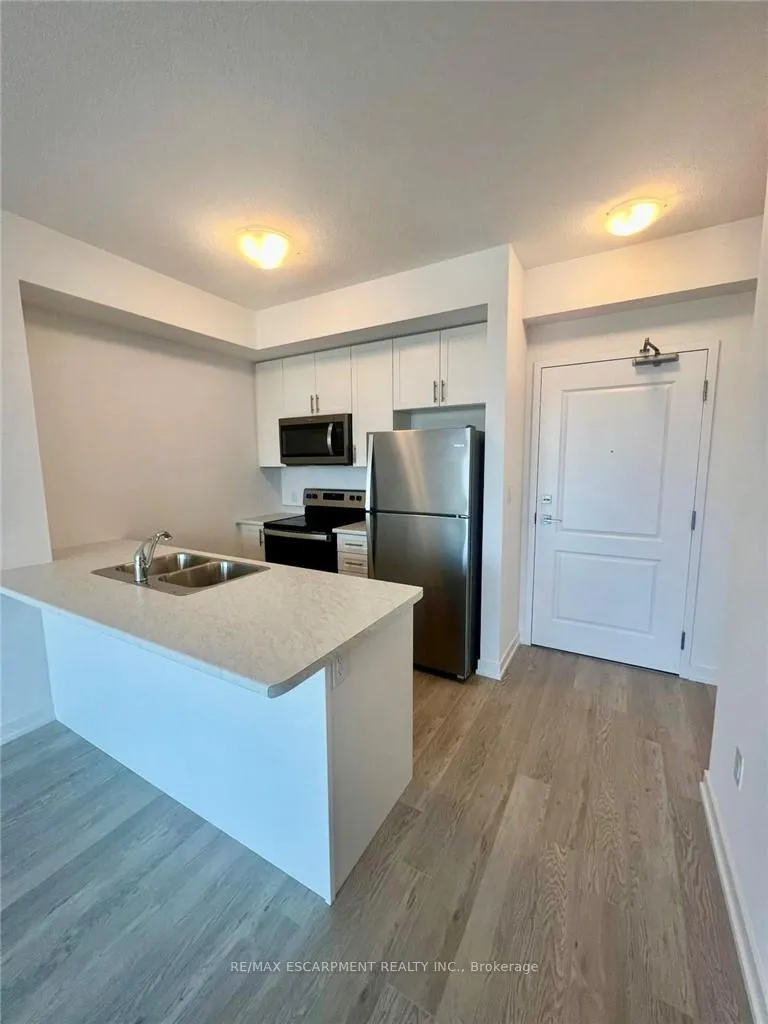 Photo 16 of Unit 703, 460 Dundas Street E, Hamilton, Waterdown — HOMEH
