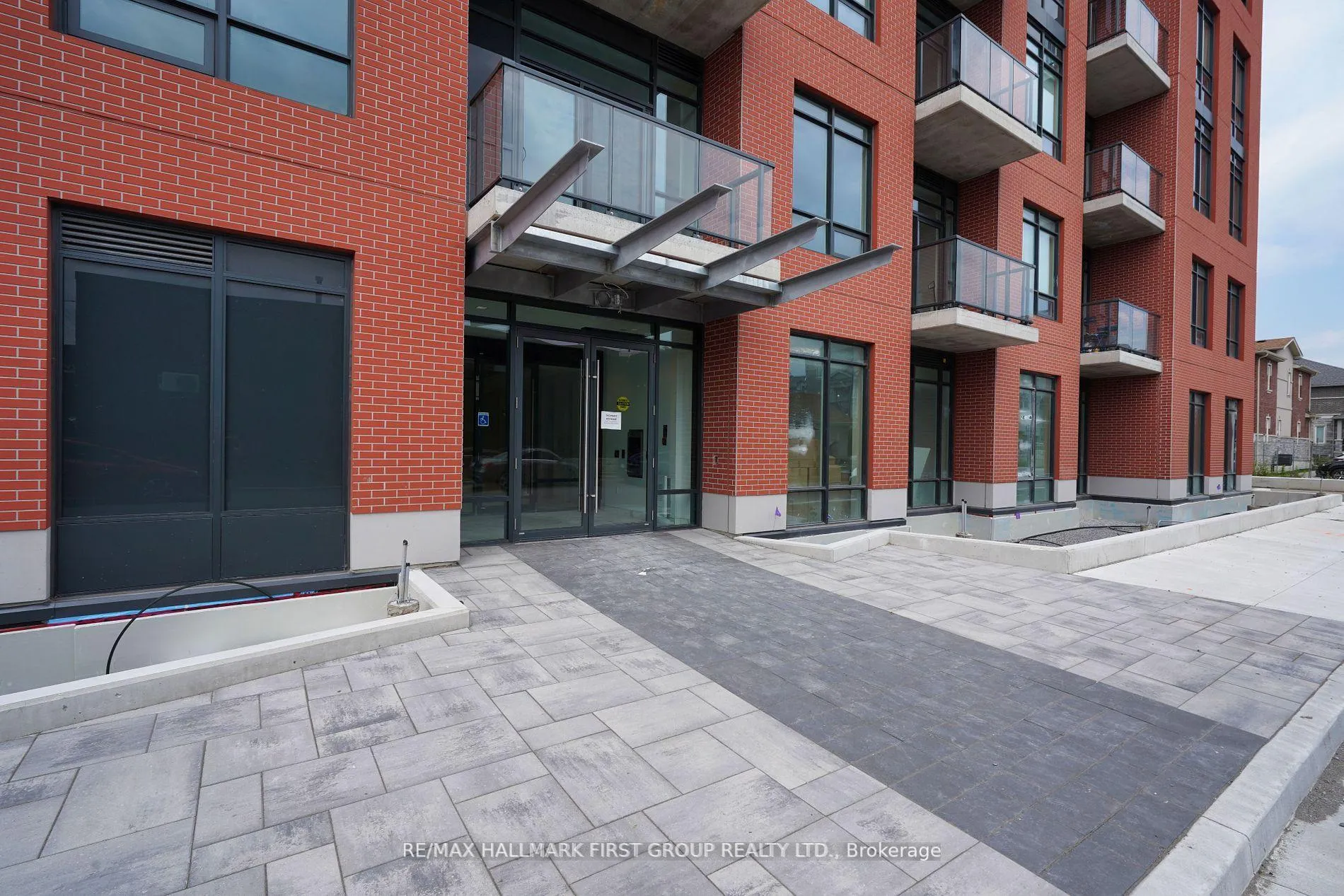 Photo 2 of Unit 216, 1010 Dundas Street E, Whitby, Pringle Creek — HOMEH