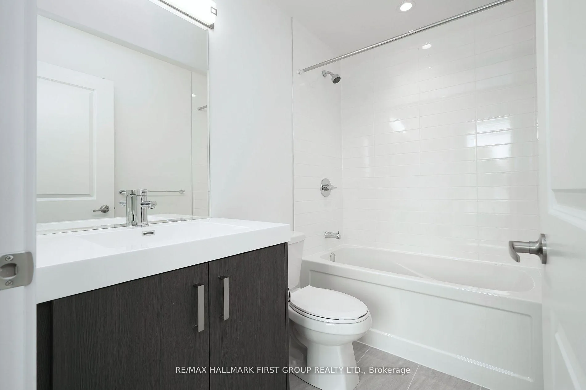 Photo 6 of Unit 216, 1010 Dundas Street E, Whitby, Pringle Creek — HOMEH