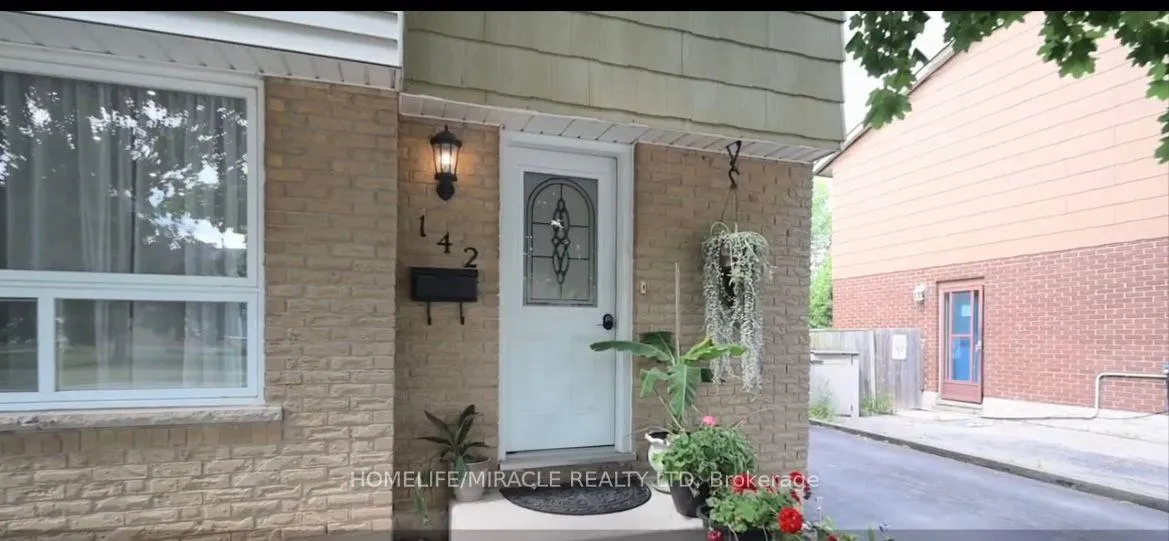 Front of 142 Hillmer Road