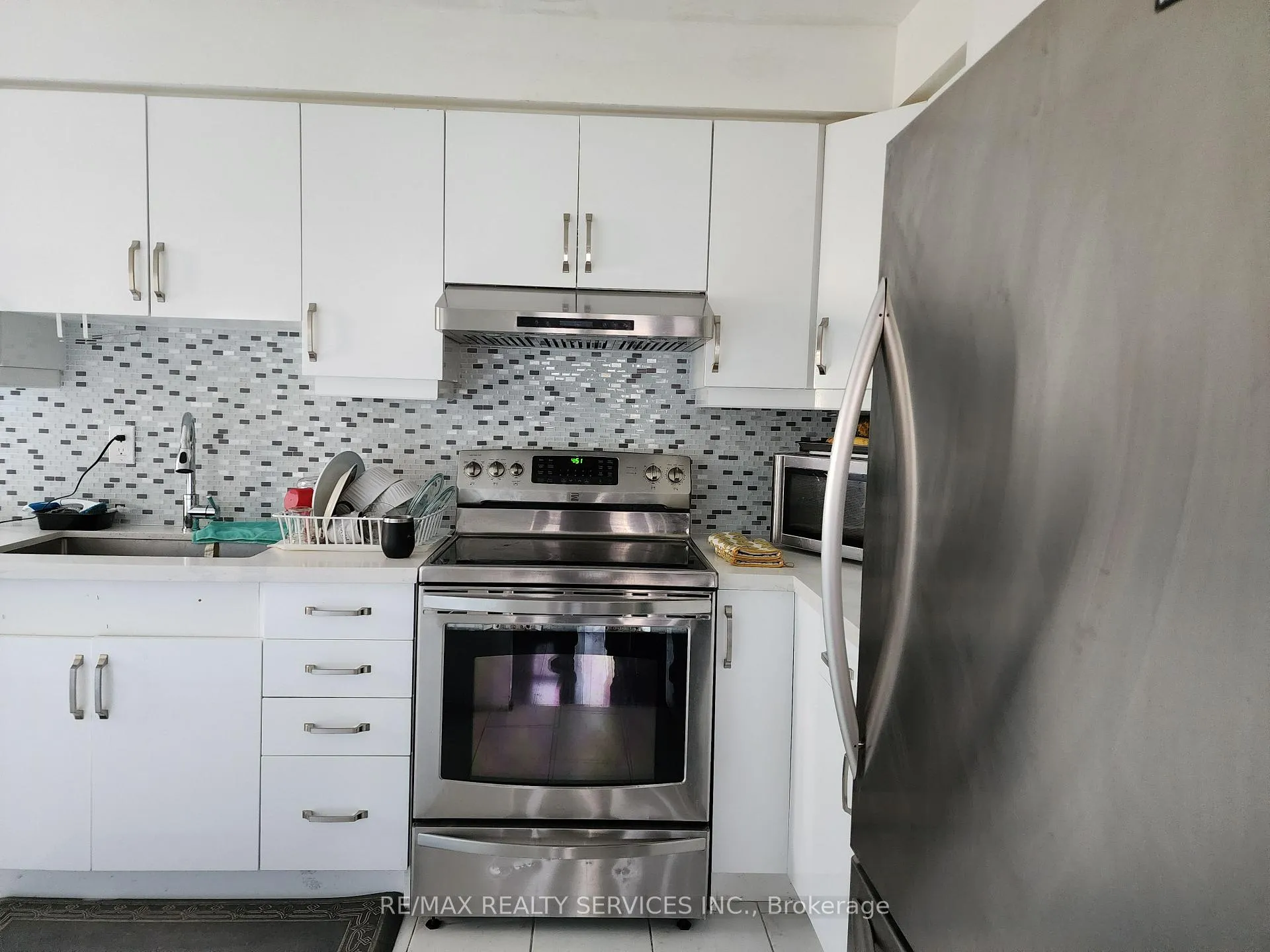 Photo 3 of 140 Wright Crescent, Ajax, Central — HOMEH