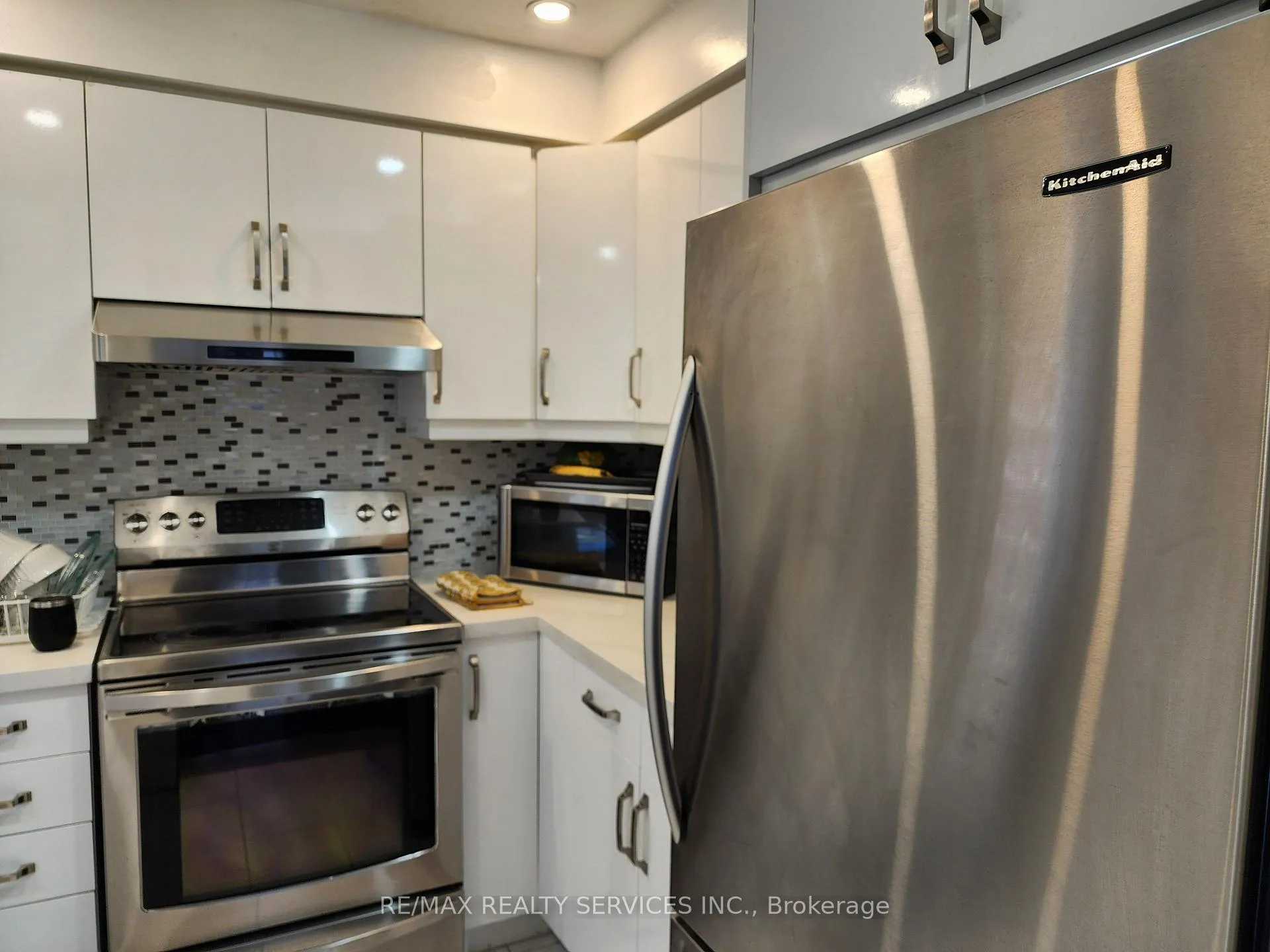 Photo 4 of 140 Wright Crescent, Ajax, Central — HOMEH