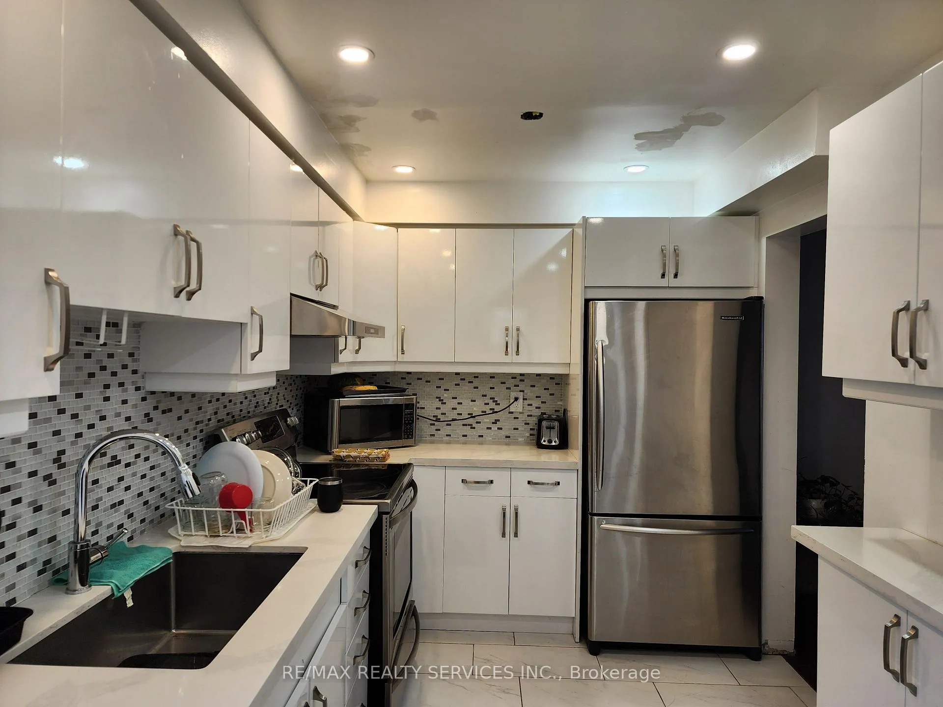 Photo 5 of 140 Wright Crescent, Ajax, Central — HOMEH