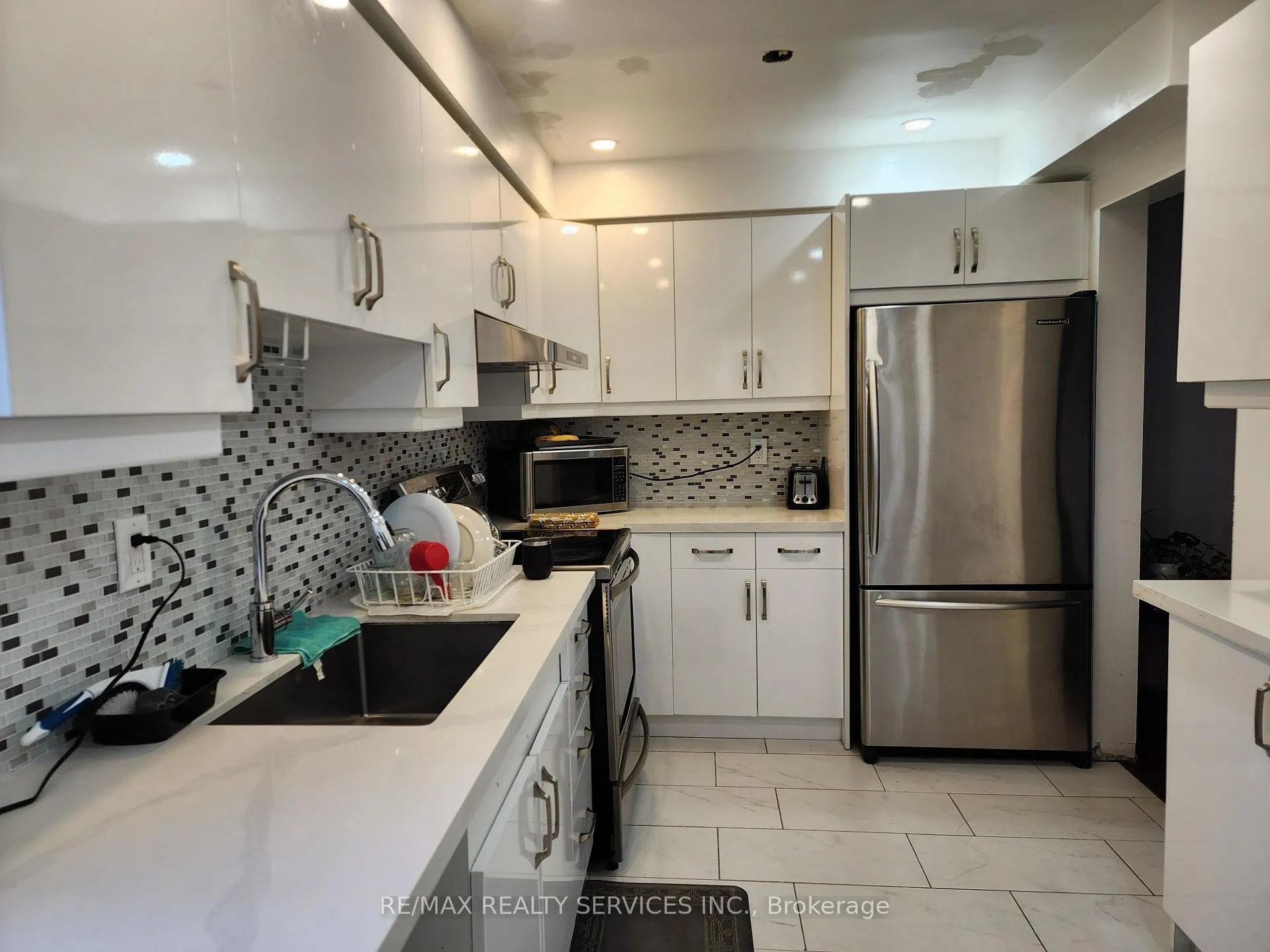 Photo 6 of 140 Wright Crescent, Ajax, Central — HOMEH