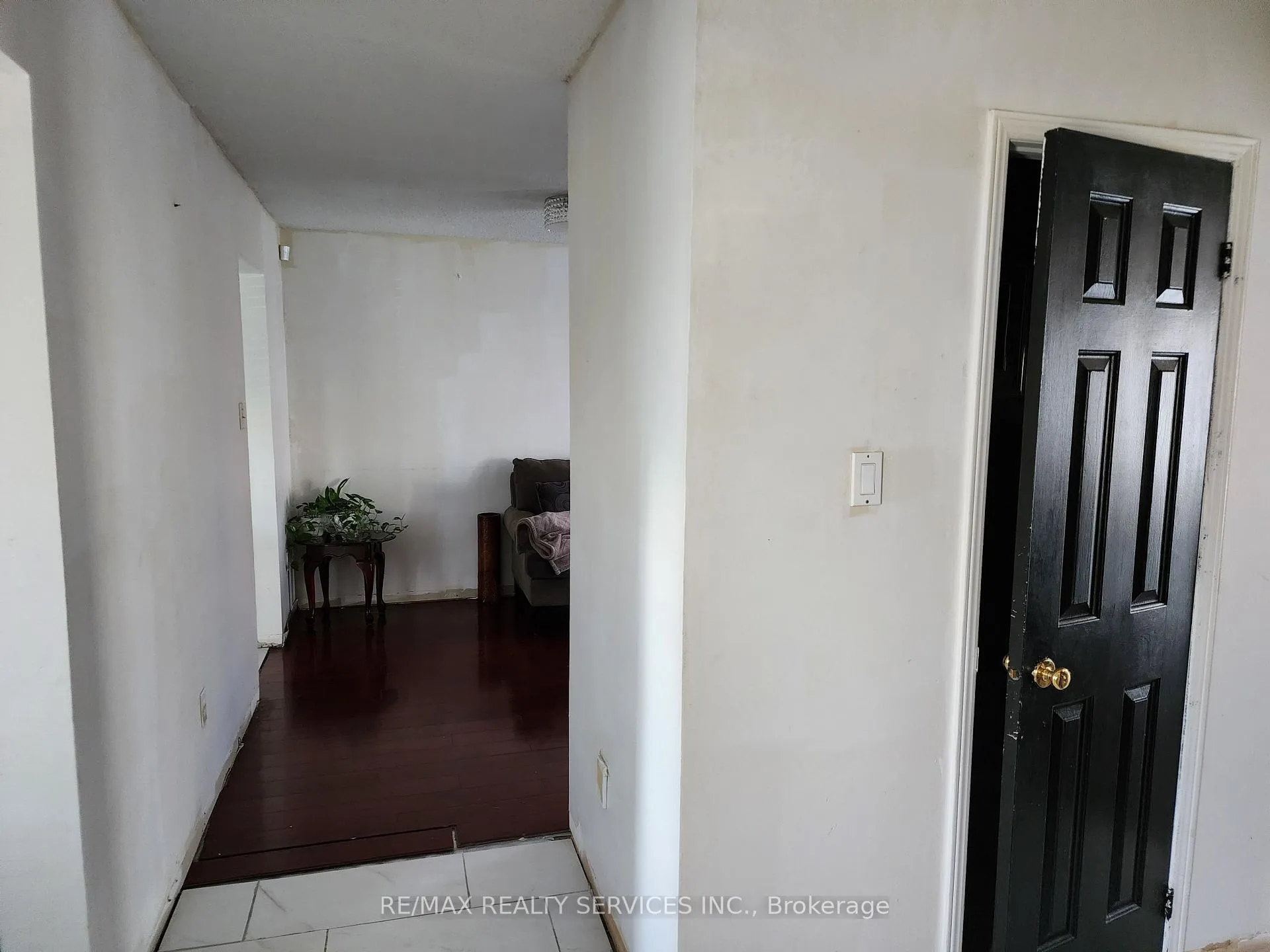 Photo 8 of 140 Wright Crescent, Ajax, Central — HOMEH