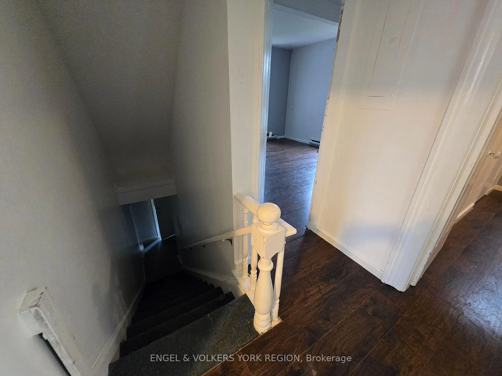 Photo 10 of Unit B, 16 Centre Street, New Tecumseth, Beeton — HOMEH