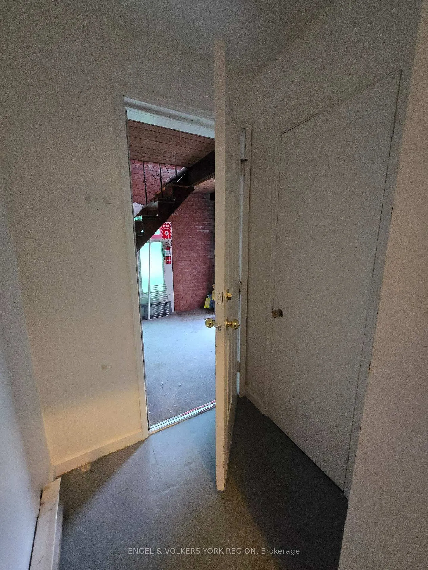 Photo 13 of Unit B, 16 Centre Street, New Tecumseth, Beeton — HOMEH