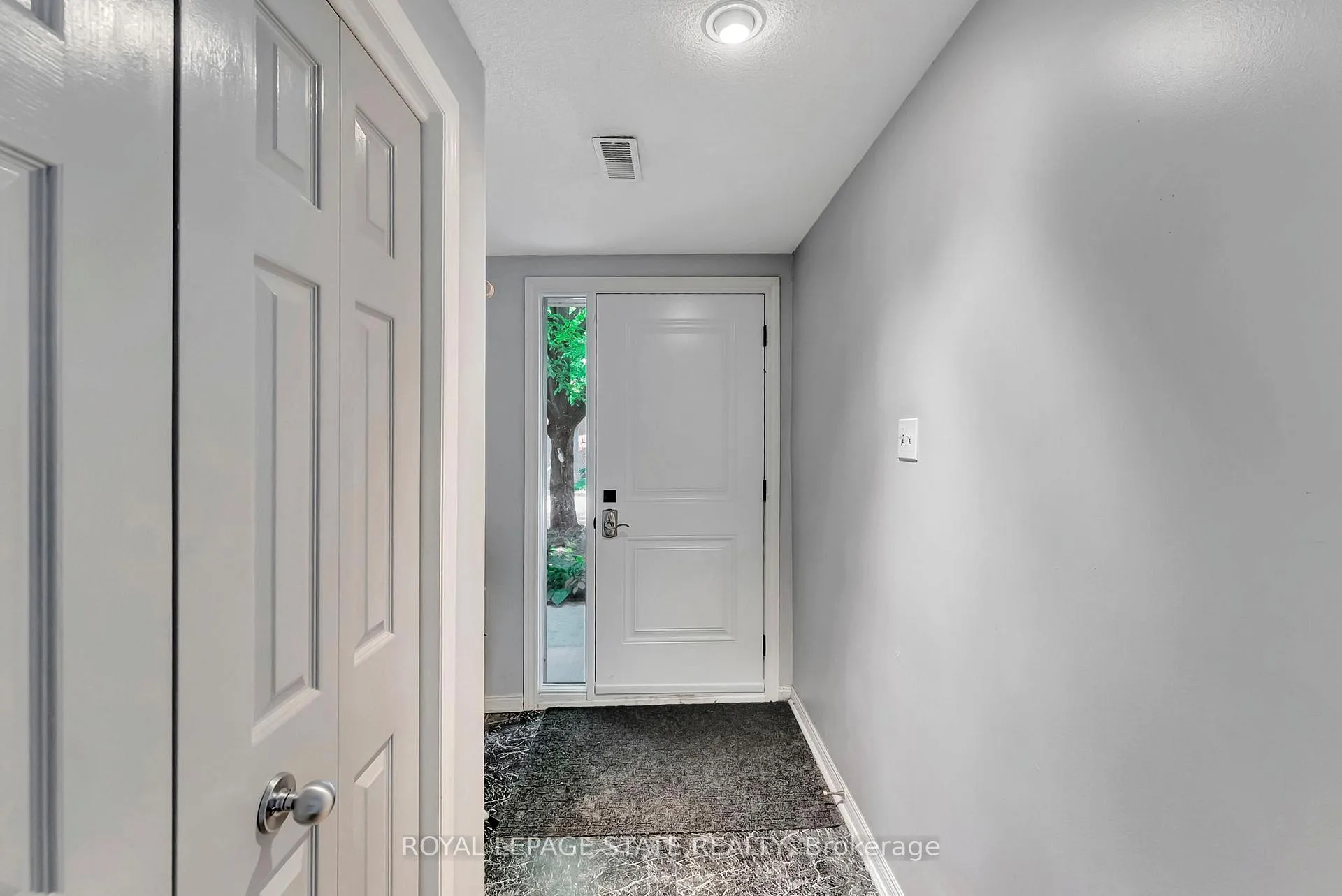 Photo 3 of Unit 34, 26 Moss Boulevard, Hamilton, Dundas — HOMEH