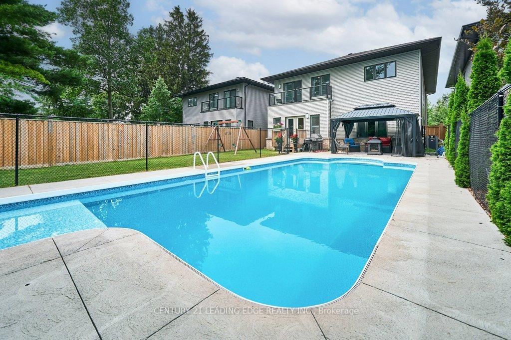 Photo 7 of 4 Mann Street, Clarington, Bowmanville — HOMEH