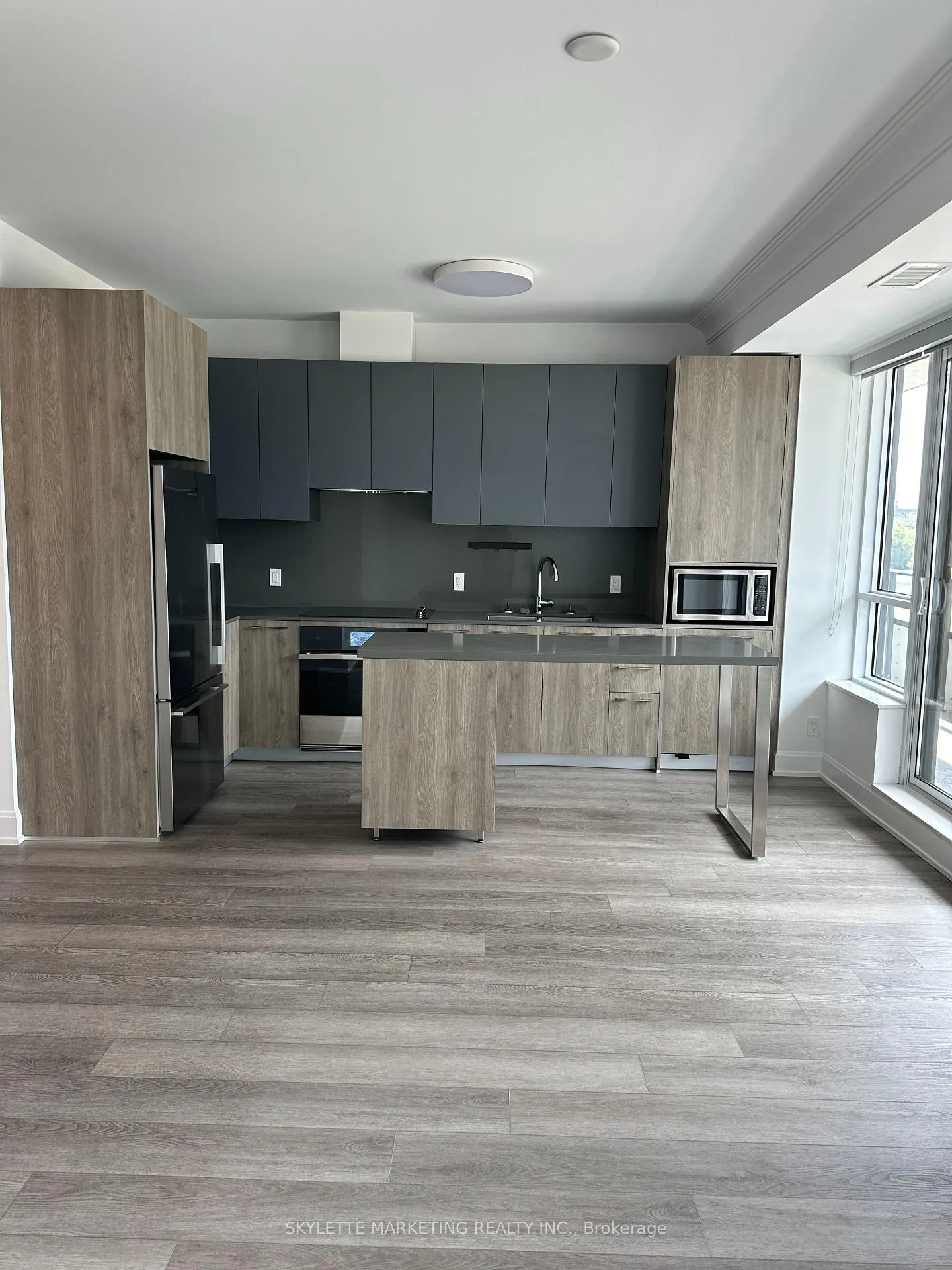 Photo 3 of Unit 505, 38 water walk dr, Markham, Unionville — HOMEH
