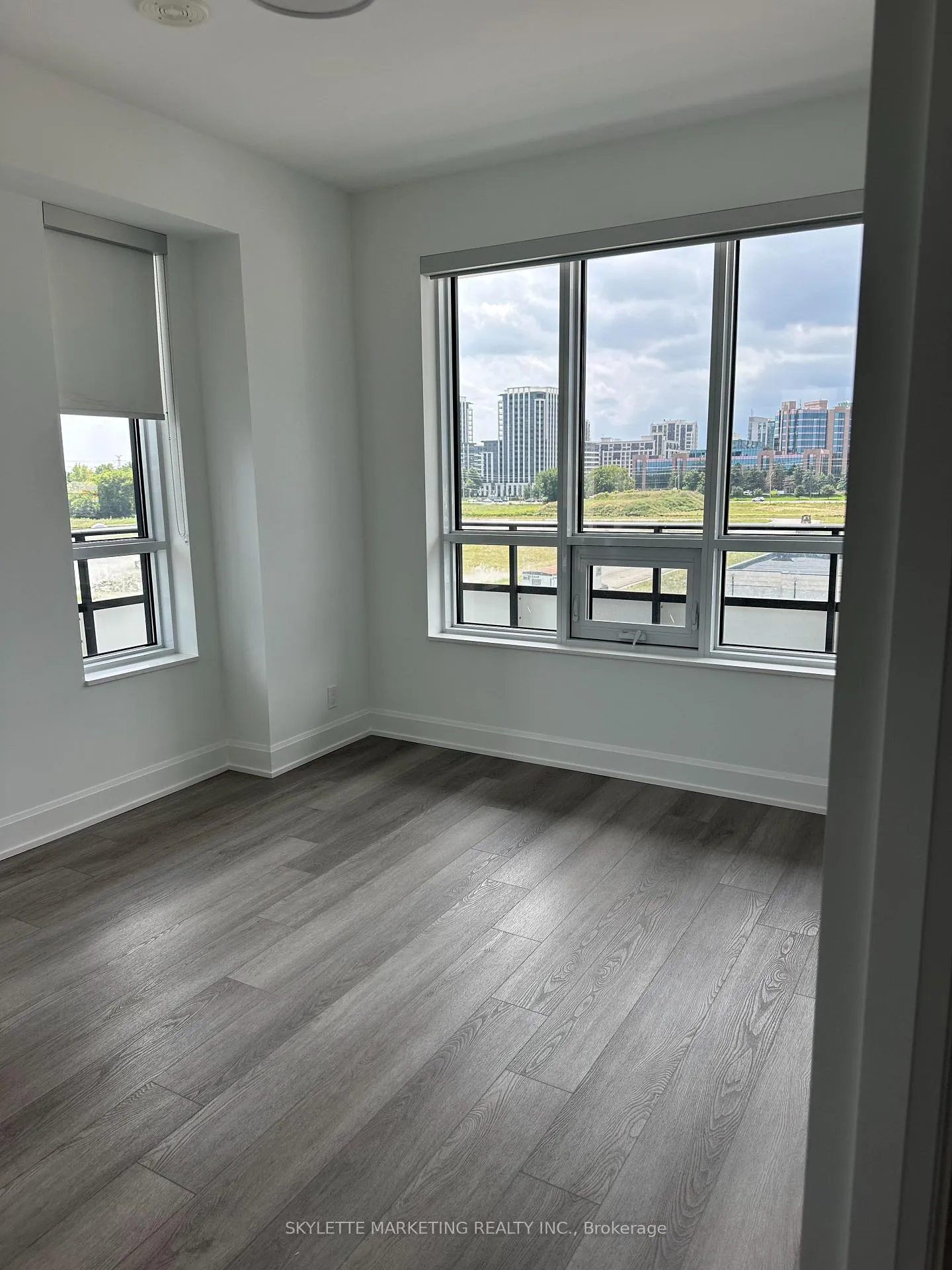 Photo 4 of Unit 505, 38 water walk dr, Markham, Unionville — HOMEH