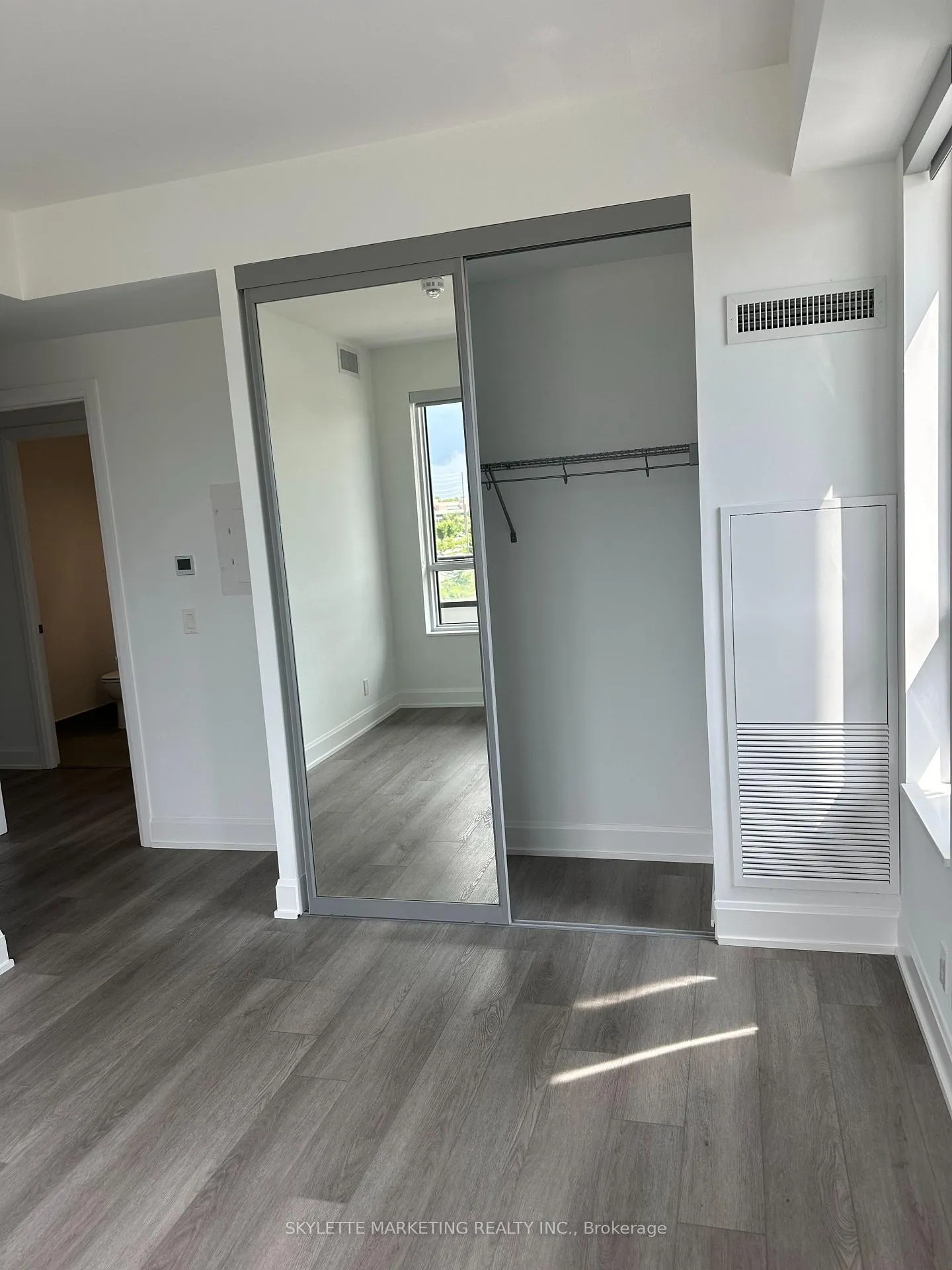 Photo 6 of Unit 505, 38 water walk dr, Markham, Unionville — HOMEH