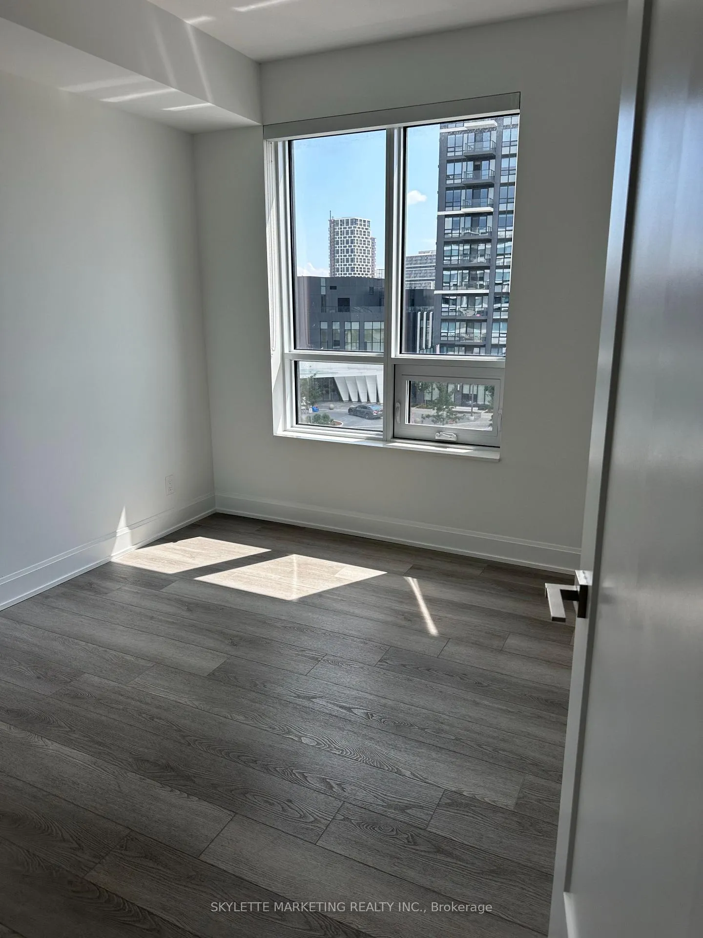 Photo 7 of Unit 505, 38 water walk dr, Markham, Unionville — HOMEH