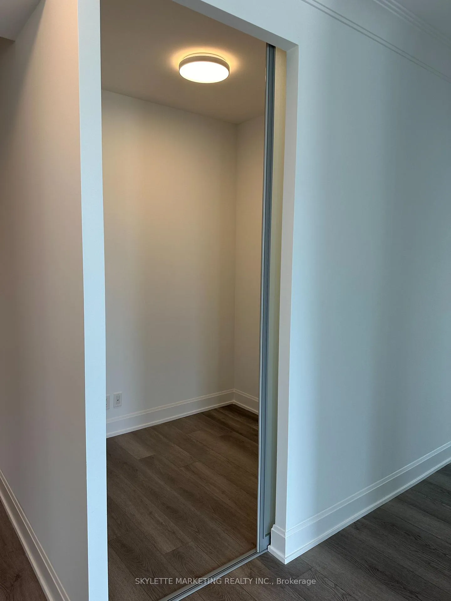 Photo 11 of Unit 505, 38 water walk dr, Markham, Unionville — HOMEH