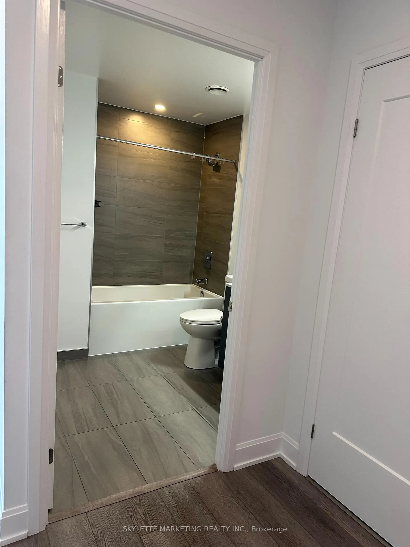 Photo 14 of Unit 505, 38 water walk dr, Markham, Unionville — HOMEH