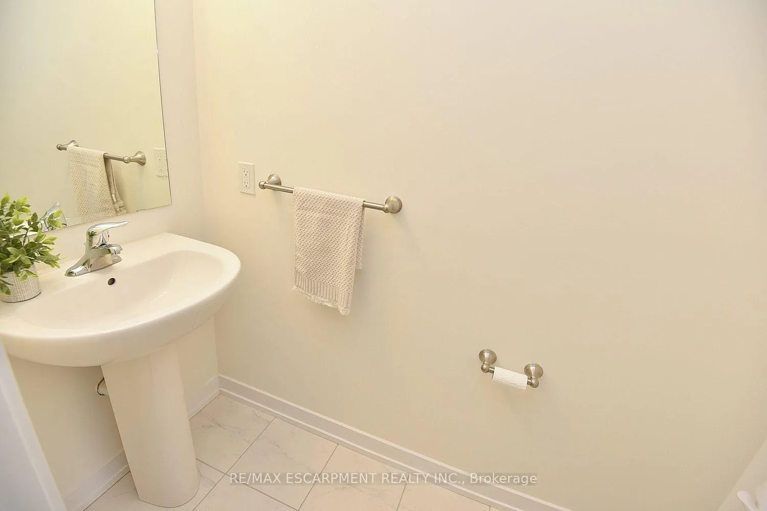 Photo 16 of Unit 5, 383 Dundas Street E, Hamilton, Waterdown — HOMEH