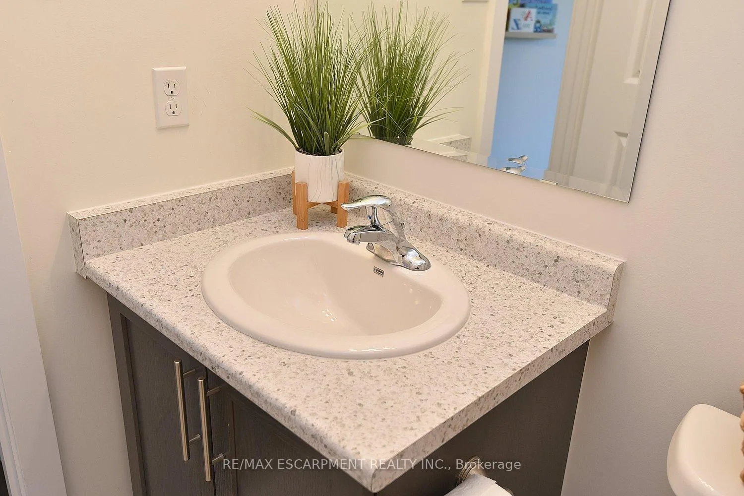 Photo 26 of Unit 5, 383 Dundas Street E, Hamilton, Waterdown — HOMEH