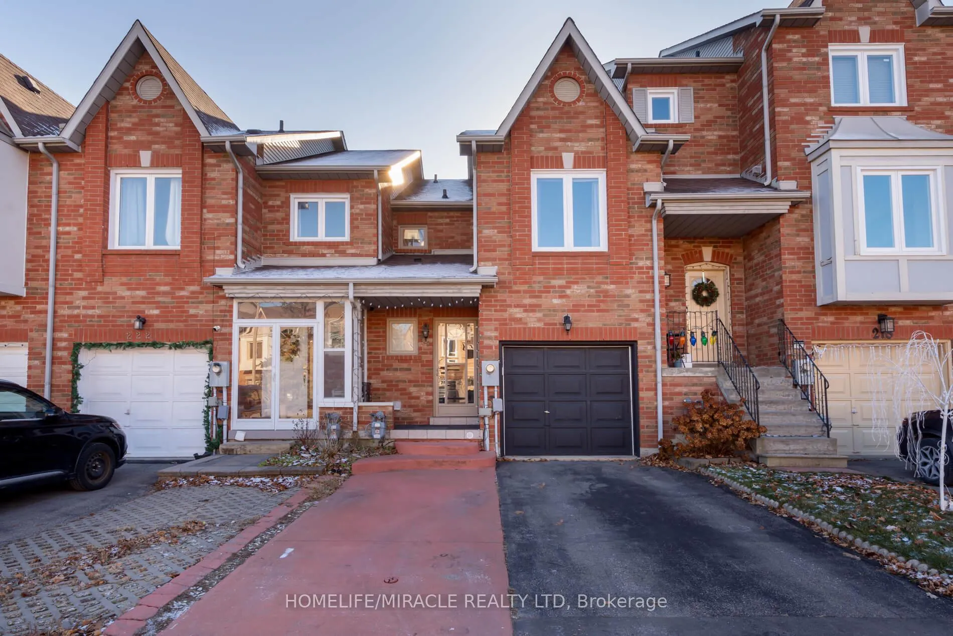 Photo 1 of 220 Kelso Crescent, Vaughan, Maple — HOMEH