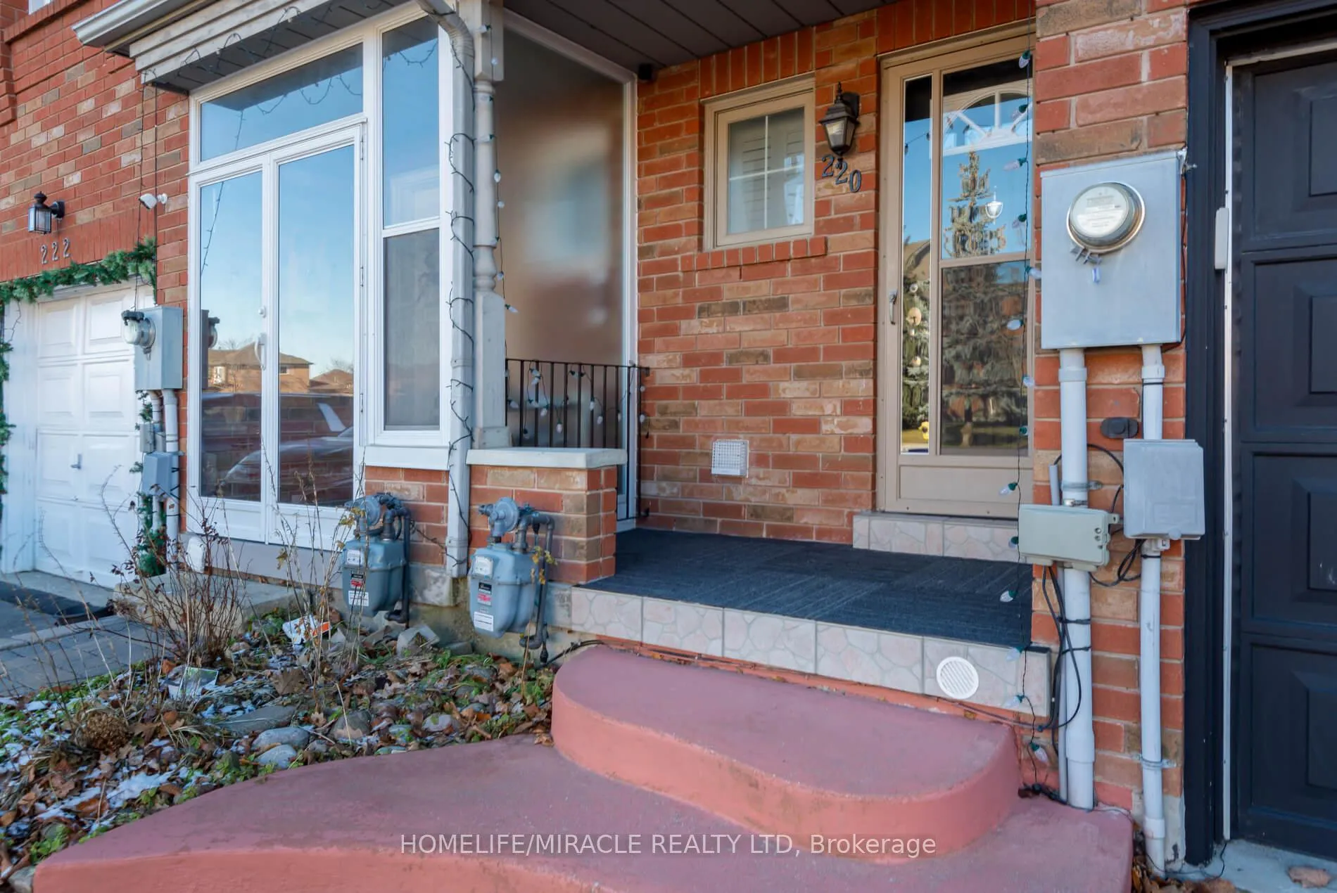 Photo 4 of 220 Kelso Crescent, Vaughan, Maple — HOMEH
