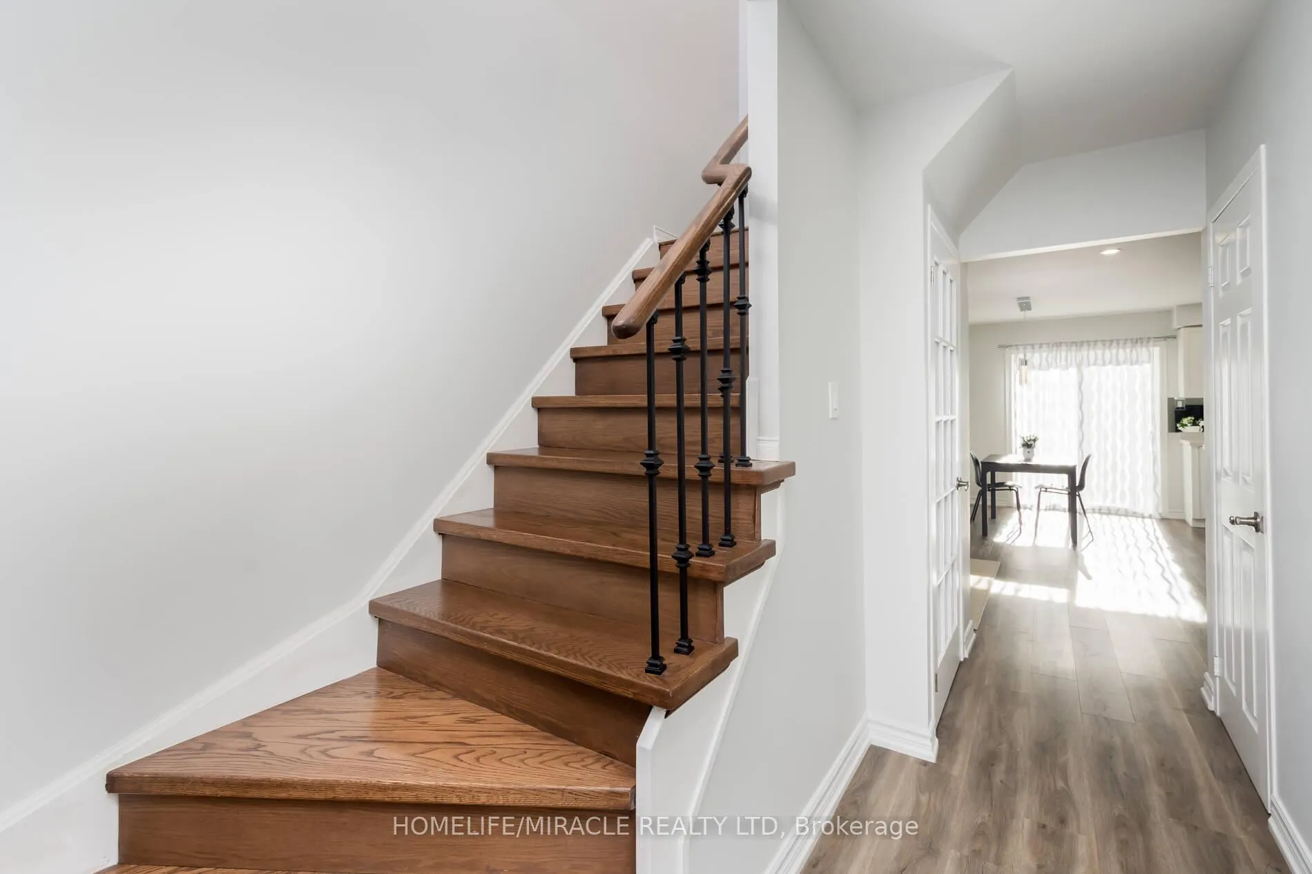 Photo 6 of 220 Kelso Crescent, Vaughan, Maple — HOMEH