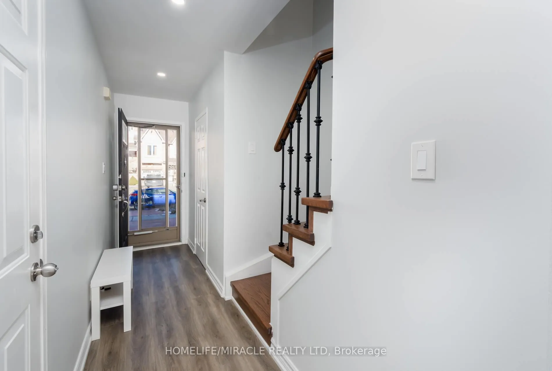 Photo 7 of 220 Kelso Crescent, Vaughan, Maple — HOMEH