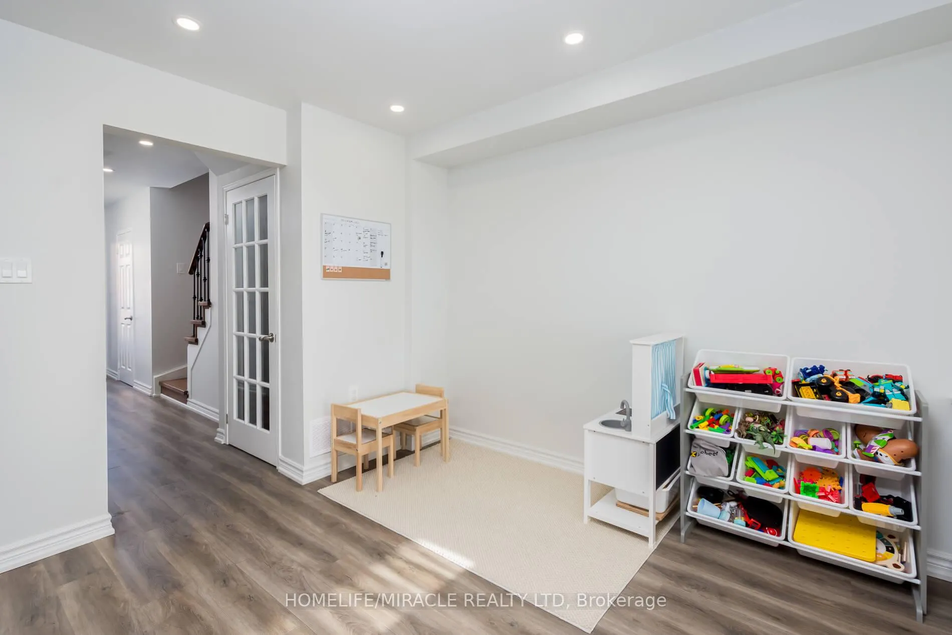 Photo 9 of 220 Kelso Crescent, Vaughan, Maple — HOMEH