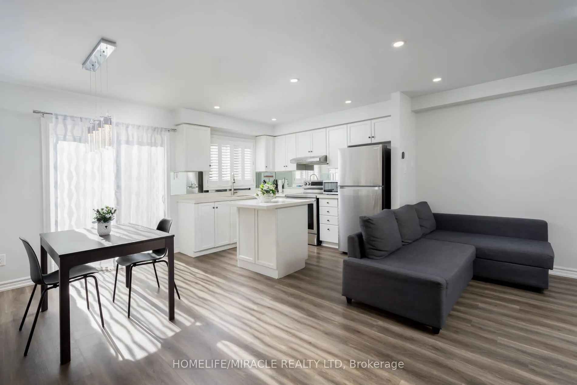 Photo 10 of 220 Kelso Crescent, Vaughan, Maple — HOMEH