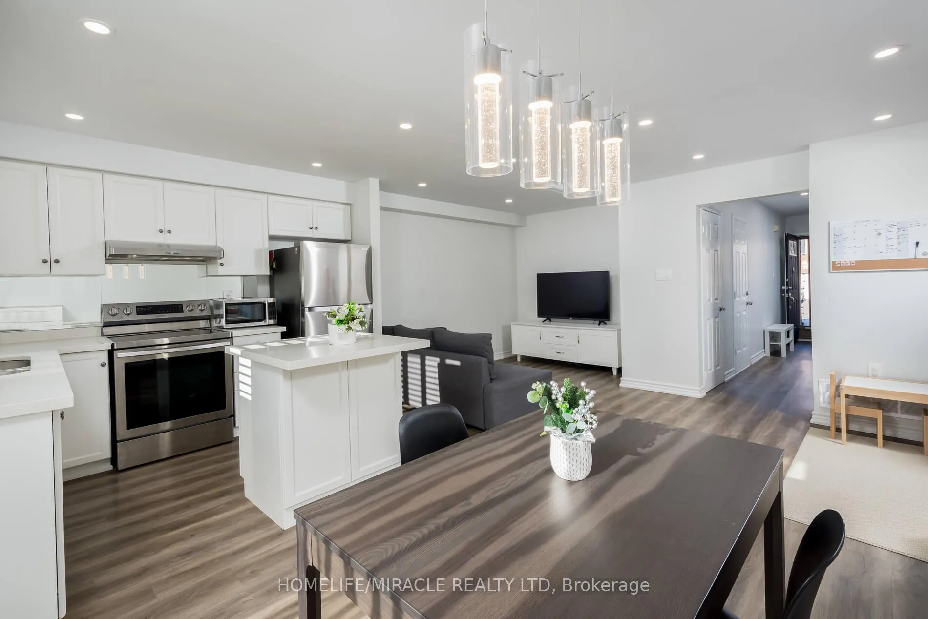Photo 13 of 220 Kelso Crescent, Vaughan, Maple — HOMEH