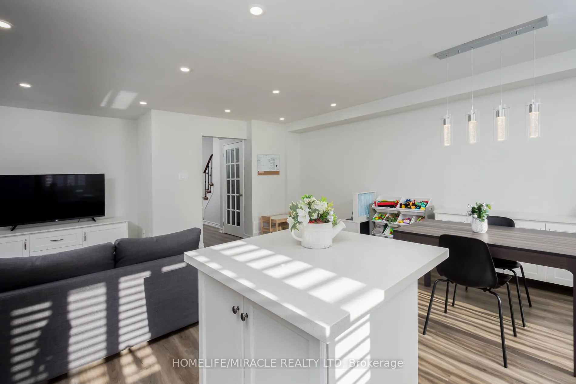 Photo 19 of 220 Kelso Crescent, Vaughan, Maple — HOMEH