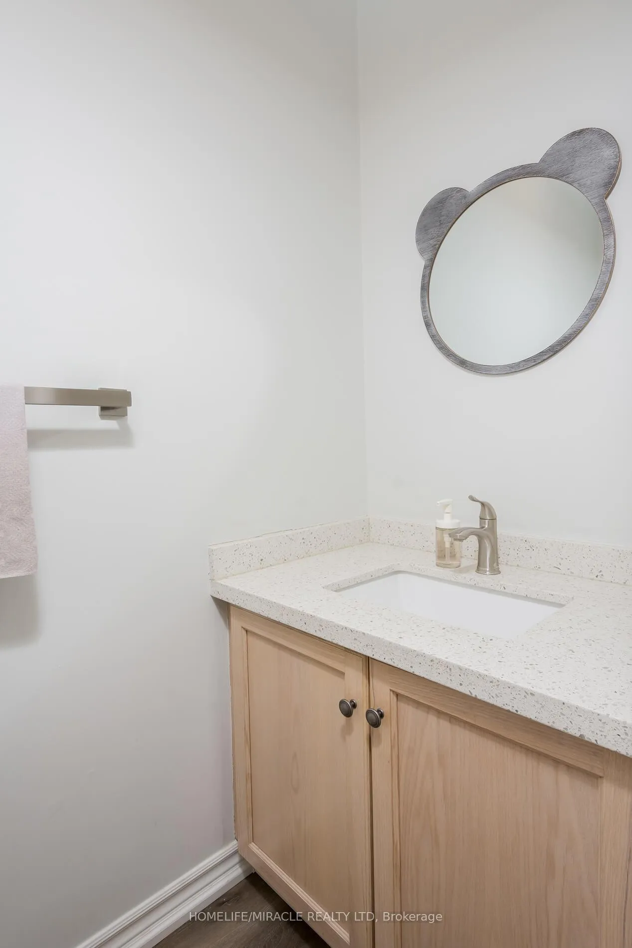 Photo 20 of 220 Kelso Crescent, Vaughan, Maple — HOMEH