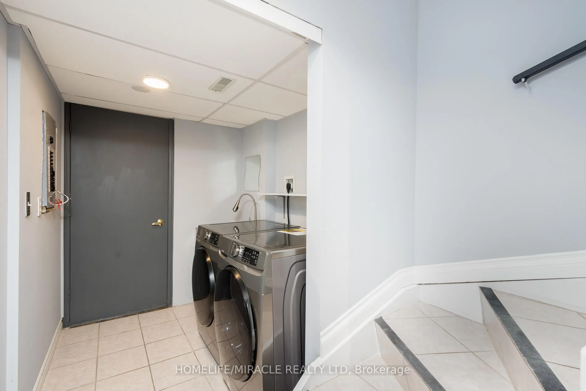Photo 30 of 220 Kelso Crescent, Vaughan, Maple — HOMEH