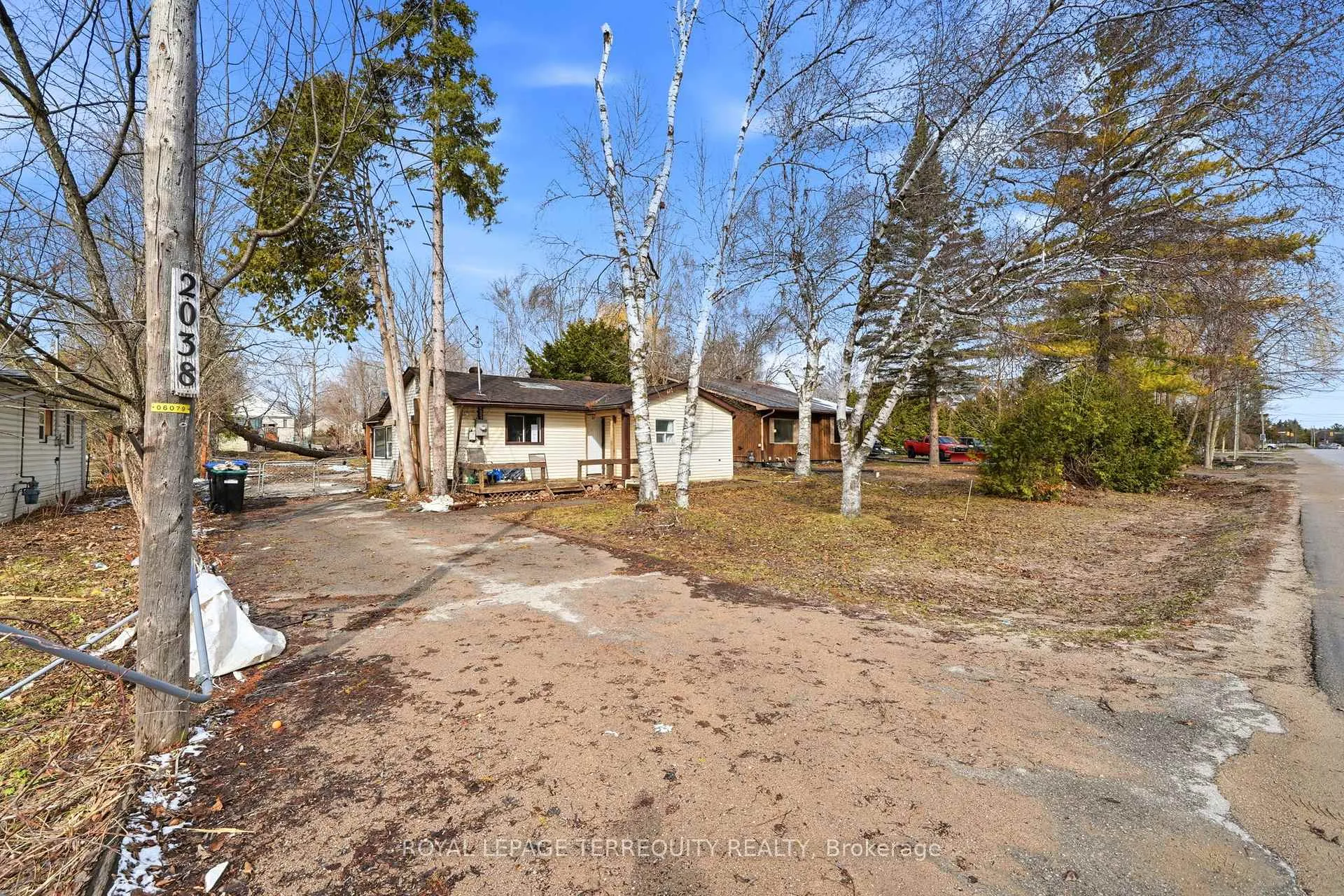 Photo 2 of 2038 St Johns Road, Innisfil, Alcona — HOMEH