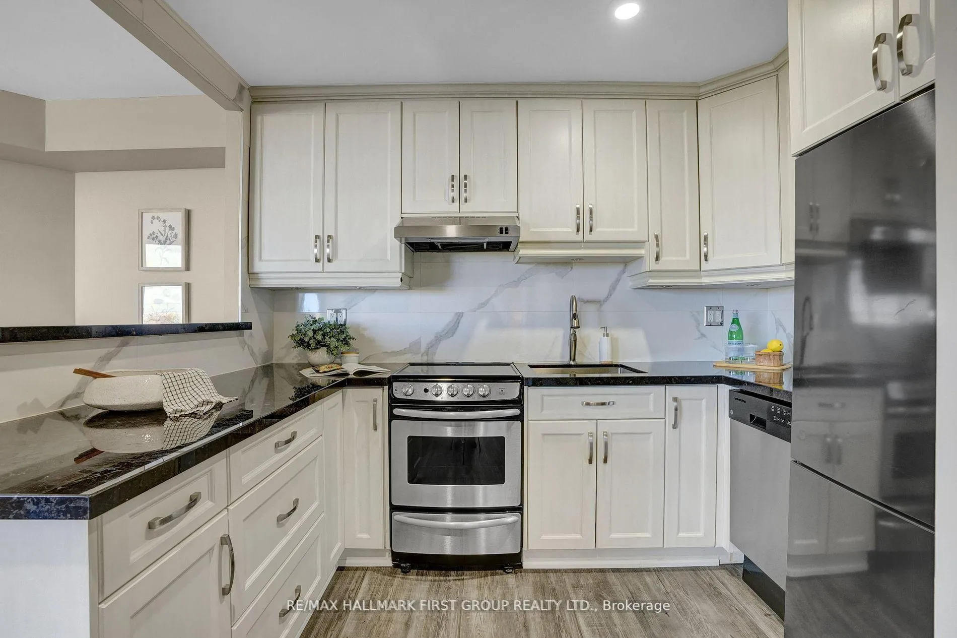 Photo 14 of Unit 611, 2 Westney Road N, Ajax, Central West — HOMEH