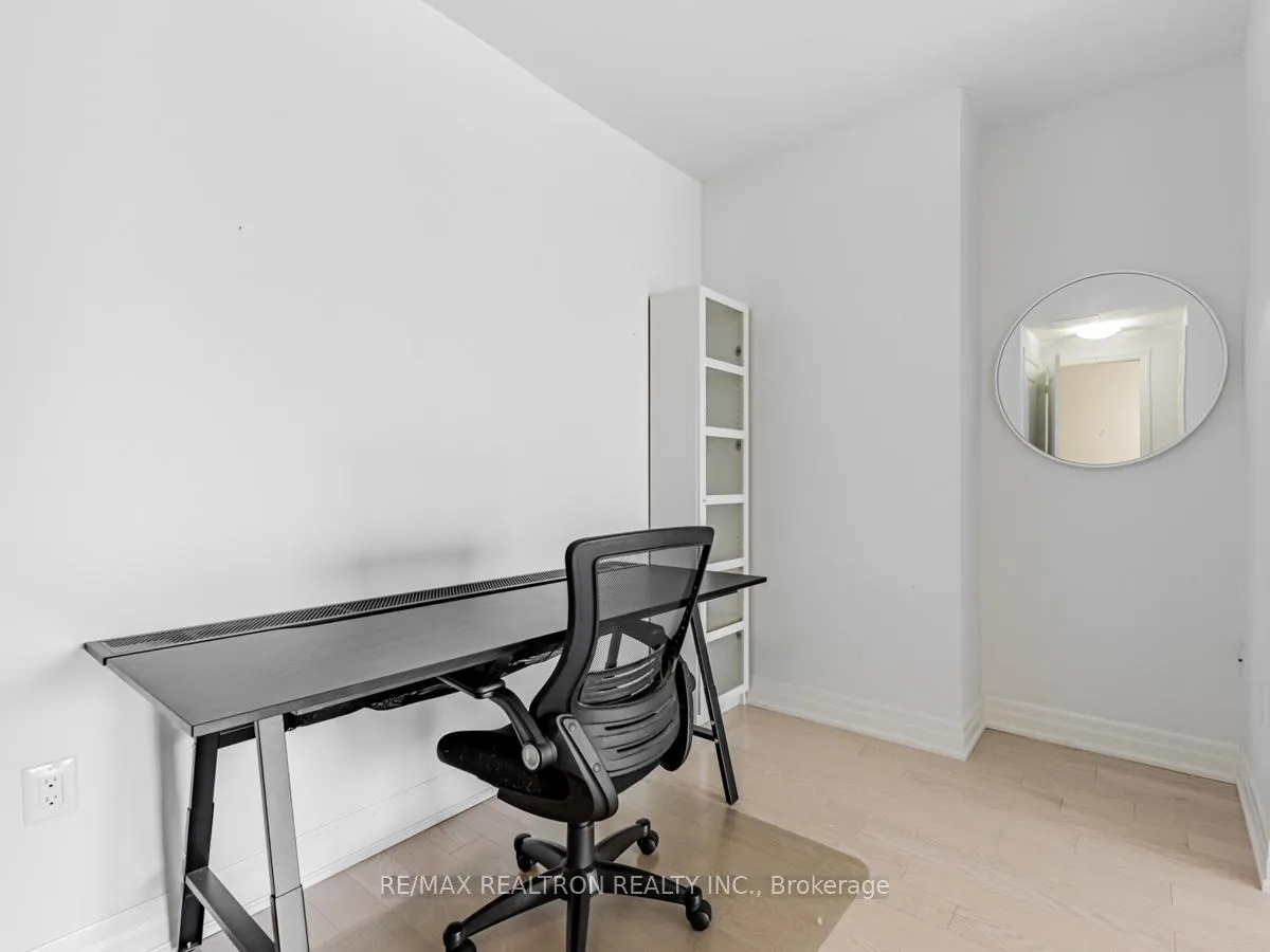 Photo 5 of Unit 5205, 8 The Esplanade, Toronto, Waterfront Communities — HOMEH