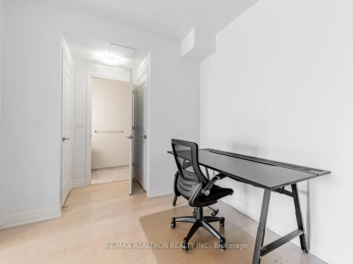 Photo 6 of Unit 5205, 8 The Esplanade, Toronto, Waterfront Communities — HOMEH