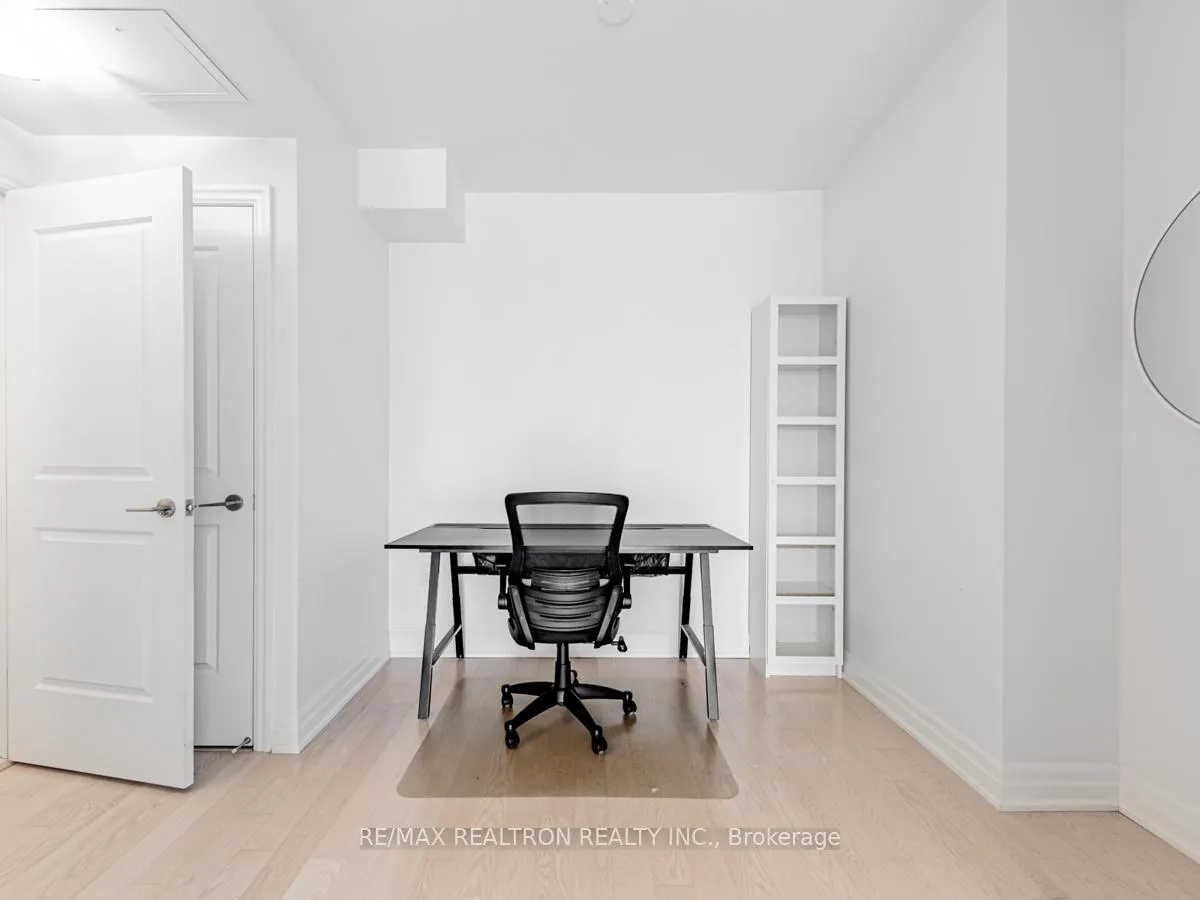 Photo 7 of Unit 5205, 8 The Esplanade, Toronto, Waterfront Communities — HOMEH