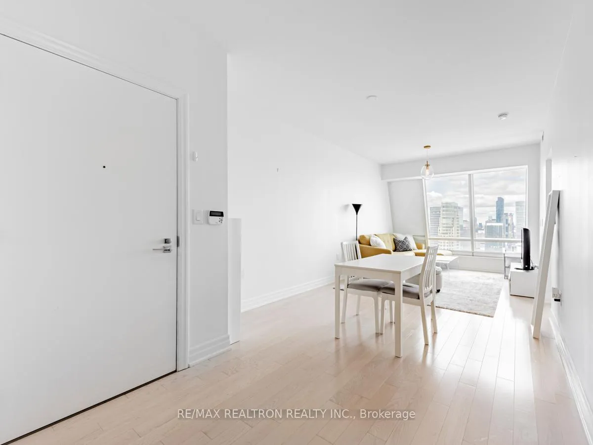 Photo 9 of Unit 5205, 8 The Esplanade, Toronto, Waterfront Communities — HOMEH