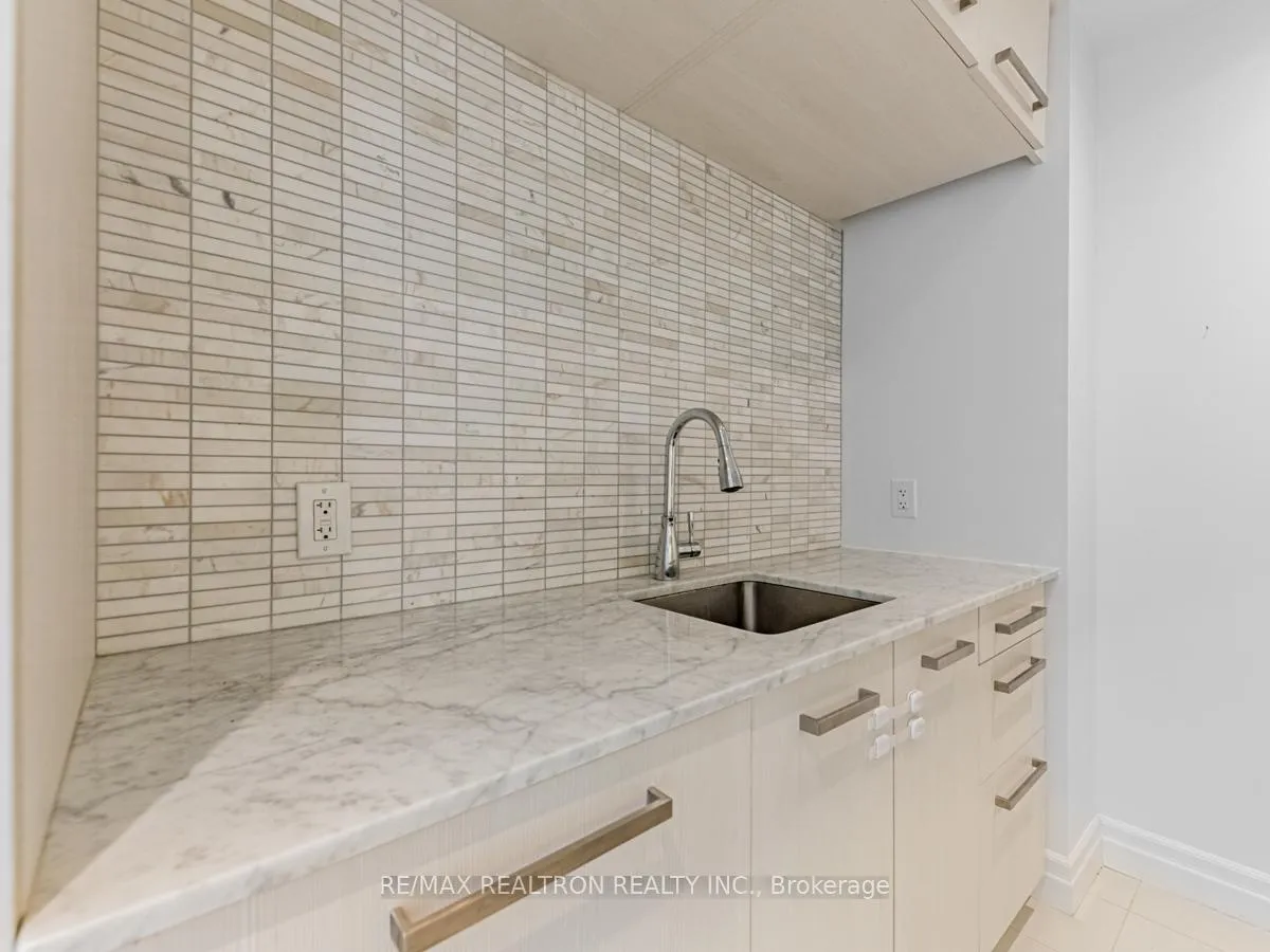 Photo 11 of Unit 5205, 8 The Esplanade, Toronto, Waterfront Communities — HOMEH