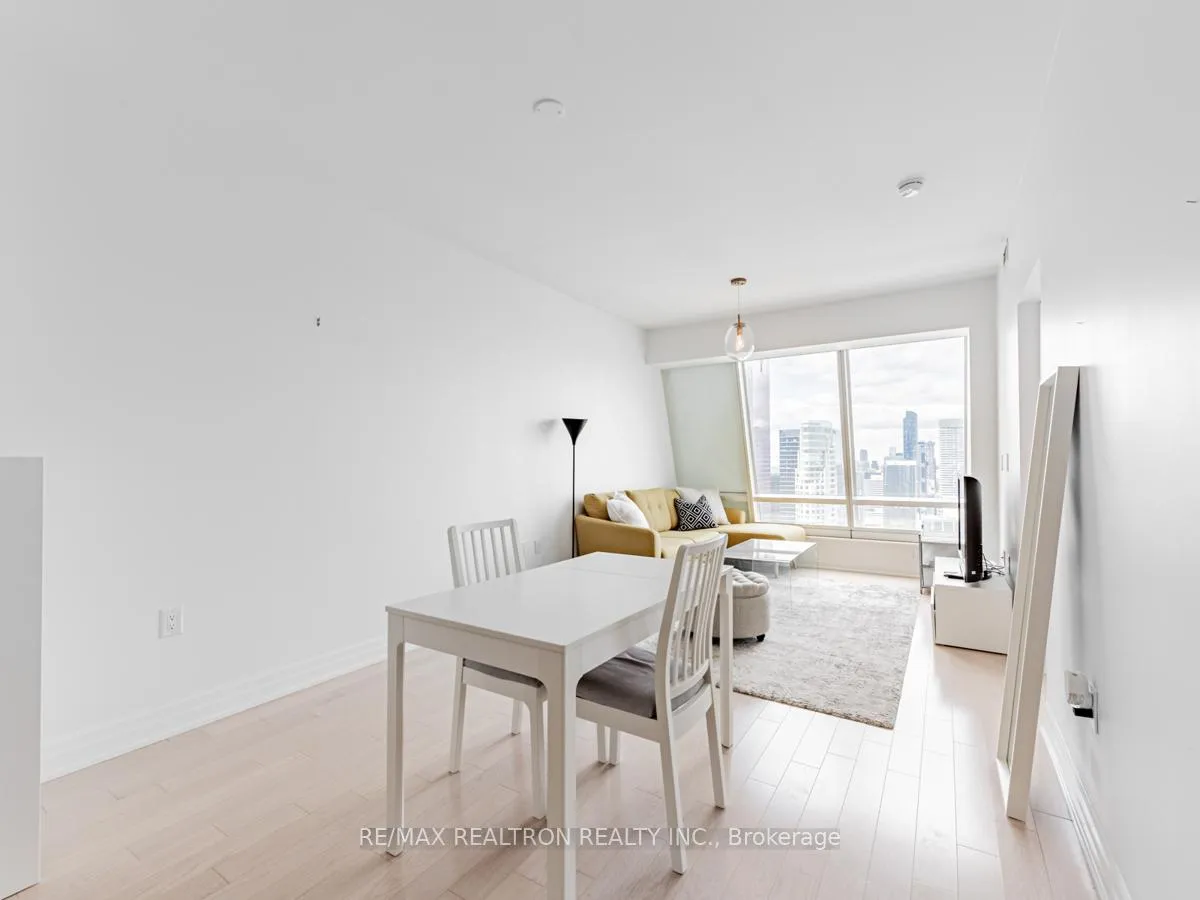 Photo 15 of Unit 5205, 8 The Esplanade, Toronto, Waterfront Communities — HOMEH