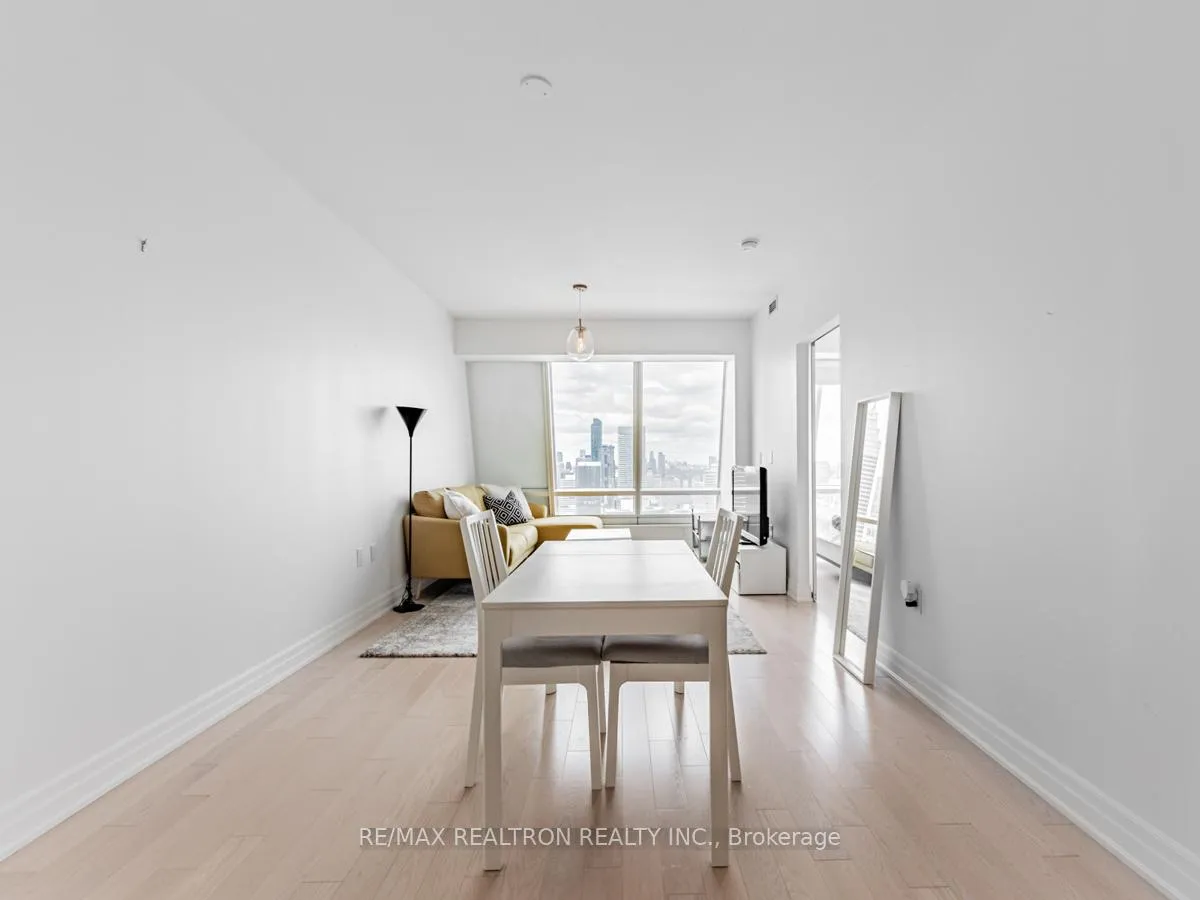 Photo 16 of Unit 5205, 8 The Esplanade, Toronto, Waterfront Communities — HOMEH