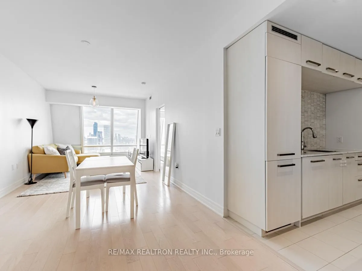 Photo 17 of Unit 5205, 8 The Esplanade, Toronto, Waterfront Communities — HOMEH