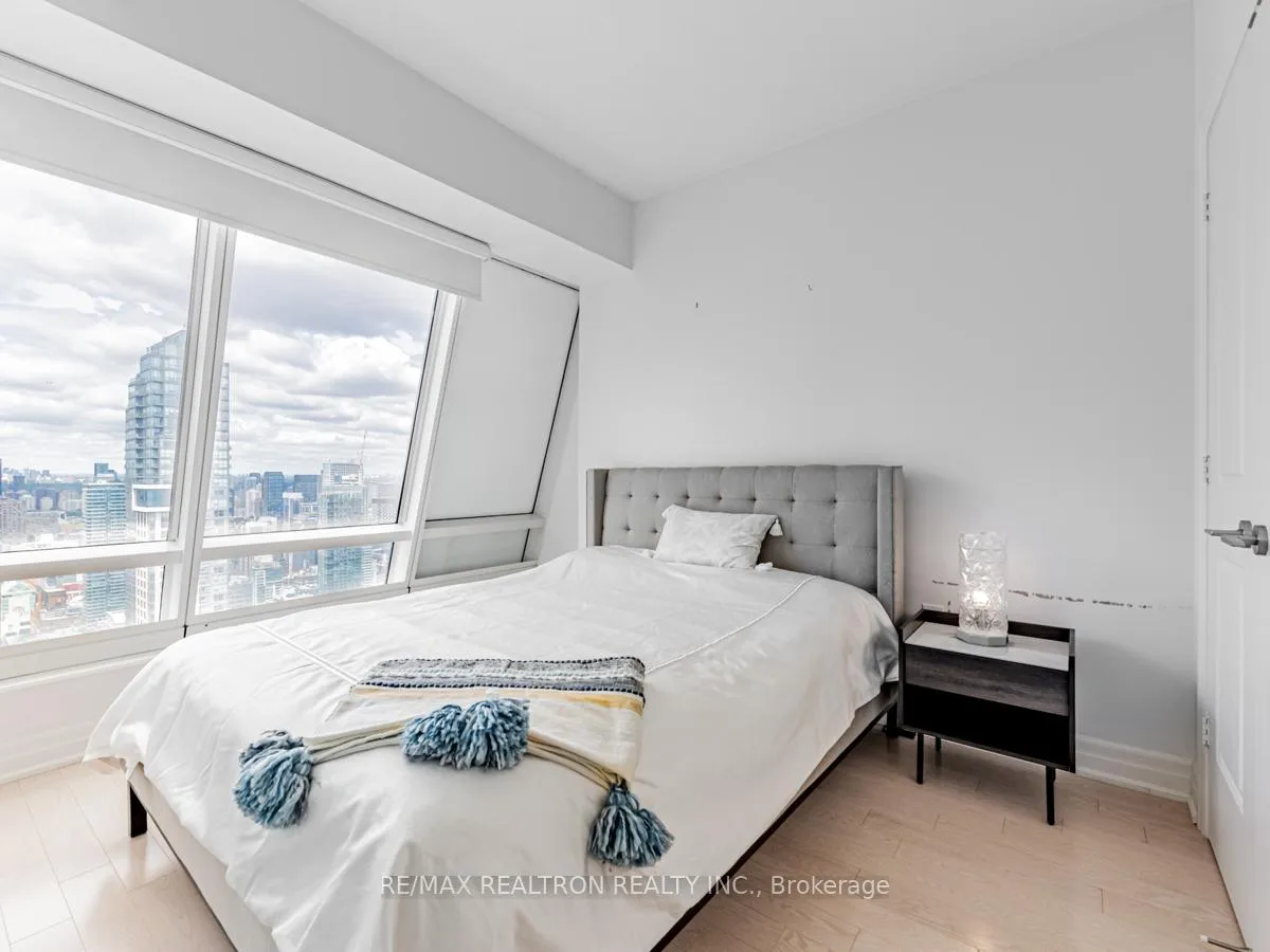 Photo 24 of Unit 5205, 8 The Esplanade, Toronto, Waterfront Communities — HOMEH